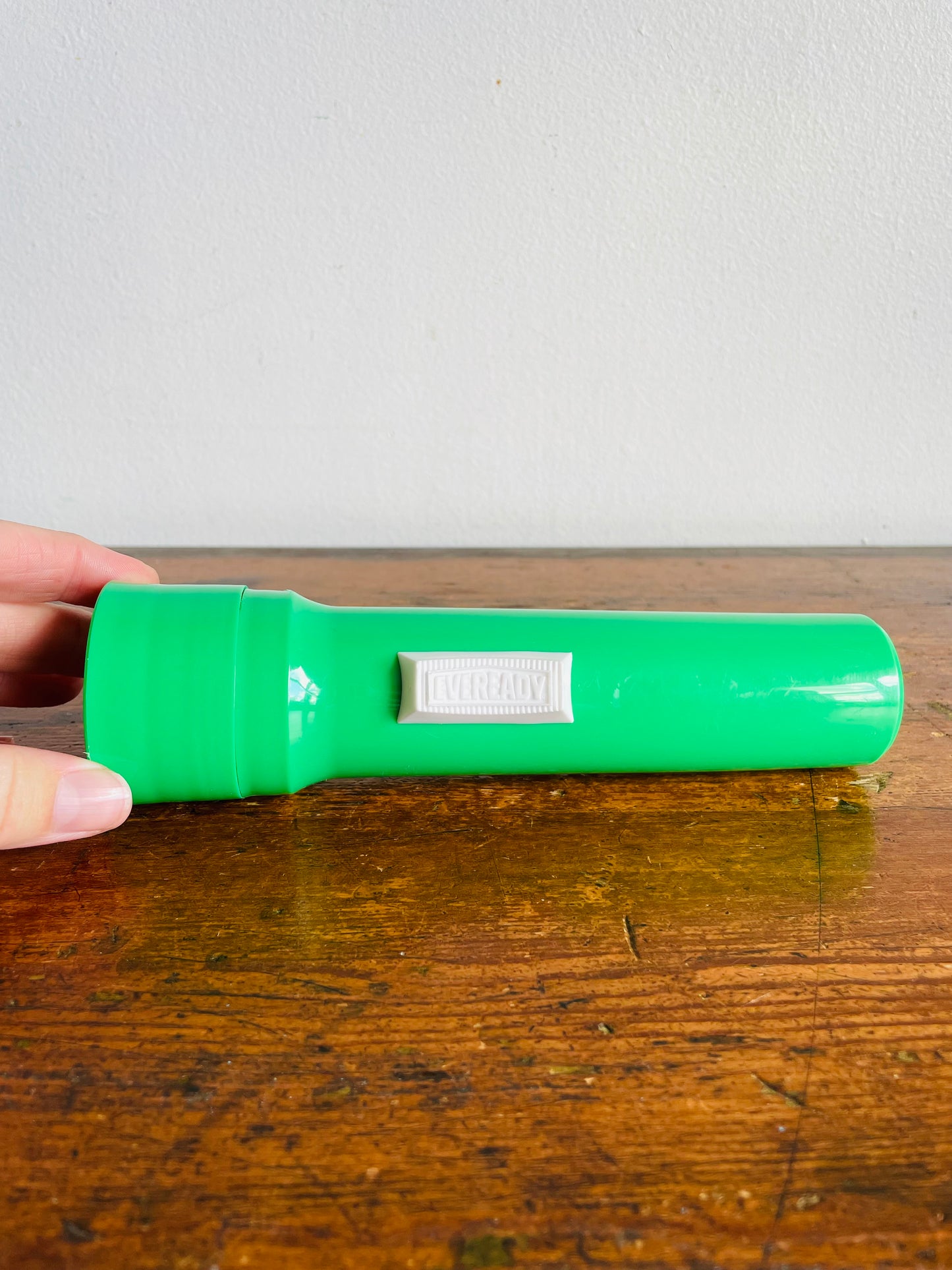Vintage Eveready Battery Co. Bright Green Plastic Flashlight - St. Louis MO - Tested / Works!