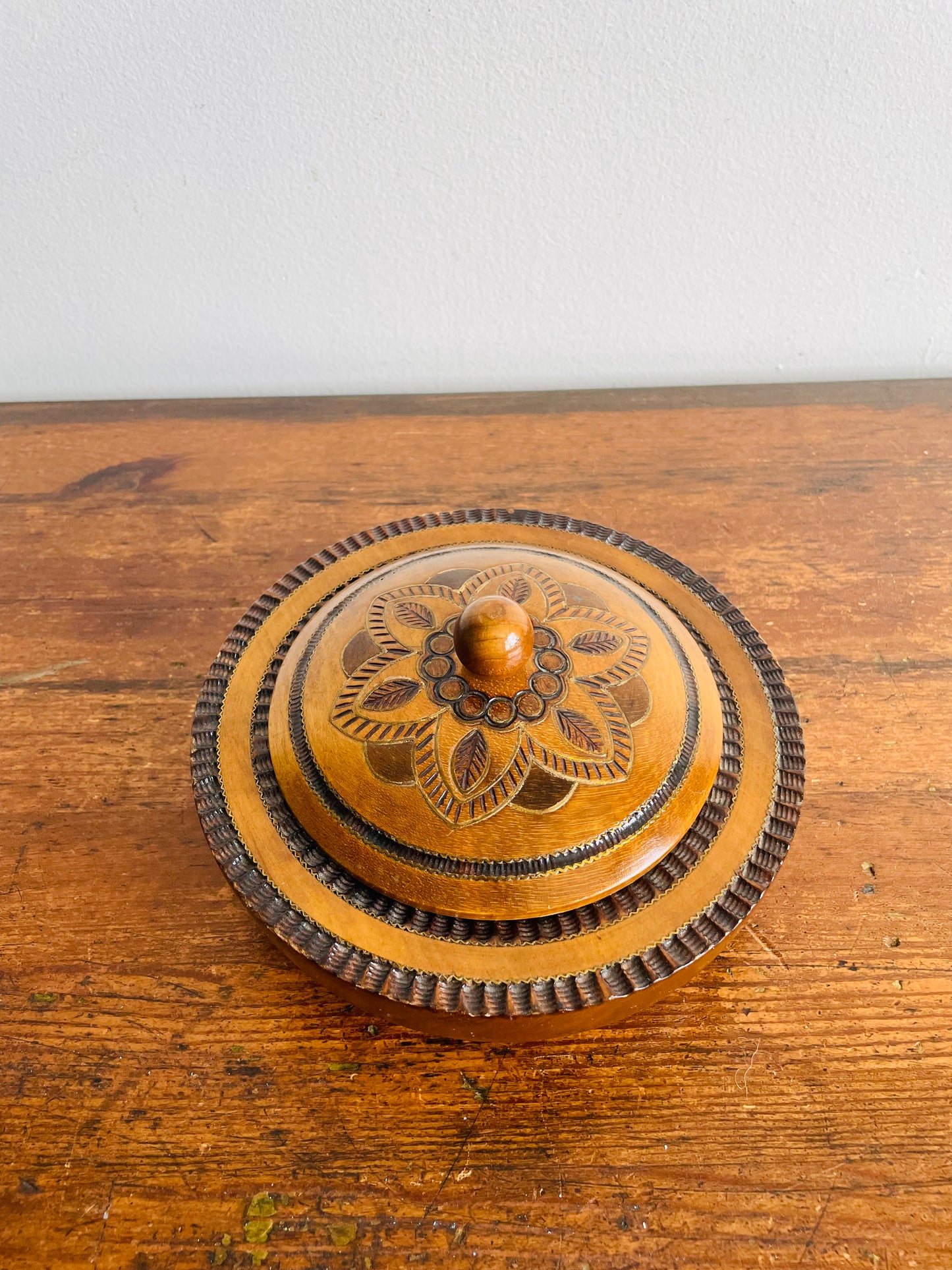 Round Hand Carved Wood with Brass Inlay Polish Folk Art Trinket or Jewellery Box with Lid