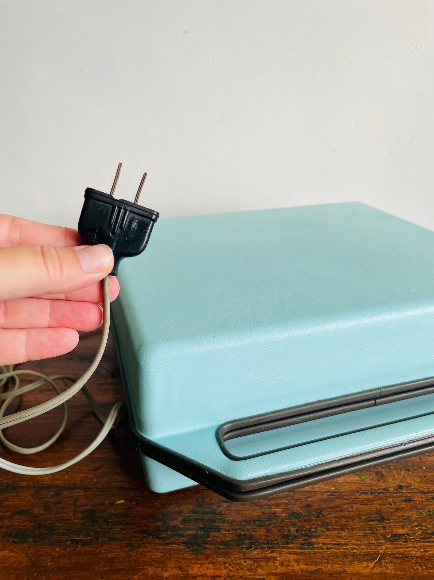 Vintage 1966 Super Cute General Electric Solid State Transistor Portable Suitcase Record Player Model 11A62 - Made in Canada - Tested / Works!