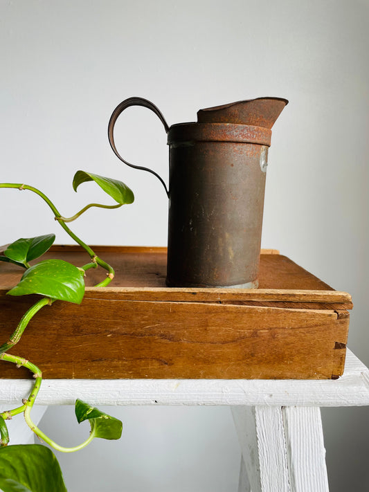 Antique Pre-1933 E.T. Wright & Co. Makers Hamilton, Ontario Pint Measuring Can with Handle - Great for Flowers!