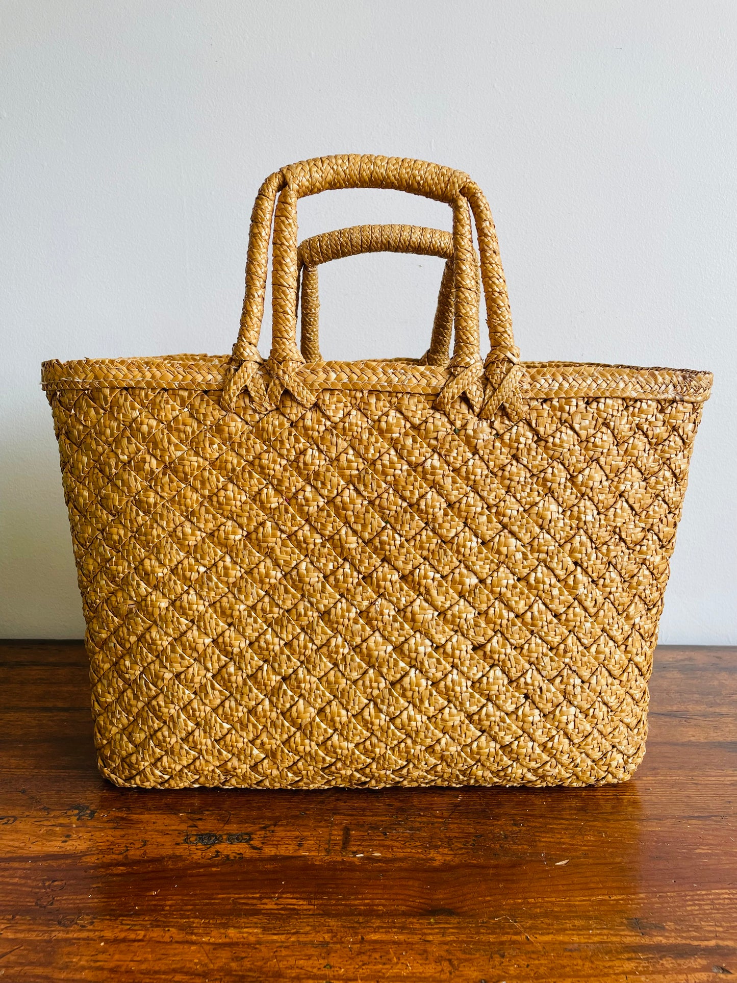 Woven Straw Beach Bag Purse with Raffia Starburst Flower Design