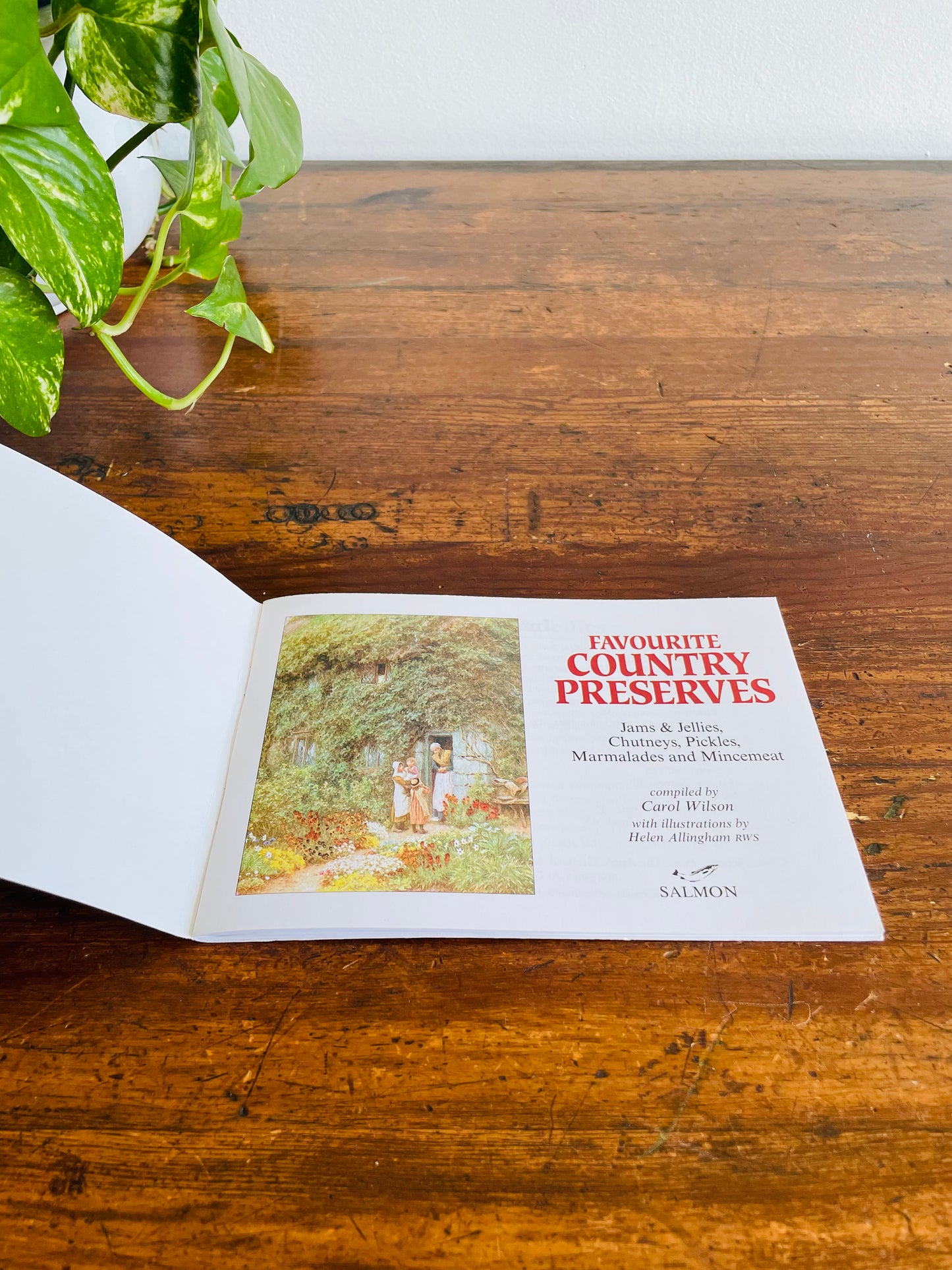 Favourite Country Preserves Pocket Cookbook - Traditional Homemade Jam, Chutney & Pickle Recipes