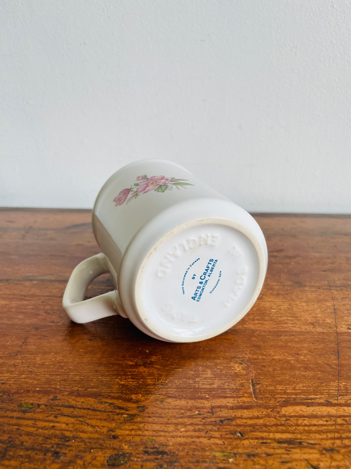 Lake Louise, Alberta White Mug with Flower & Mountain Graphic - Tams Made in England