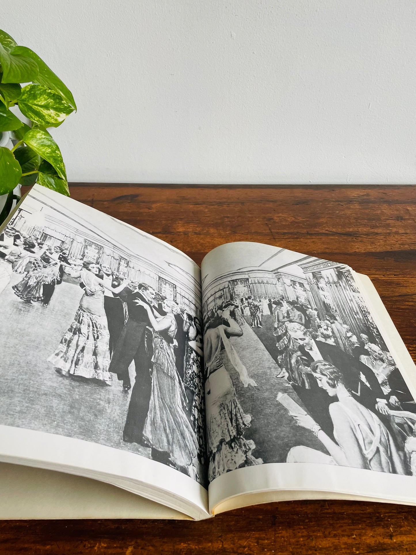 The Decorative Thirties Softcover Book by Martin Battersby (1971)