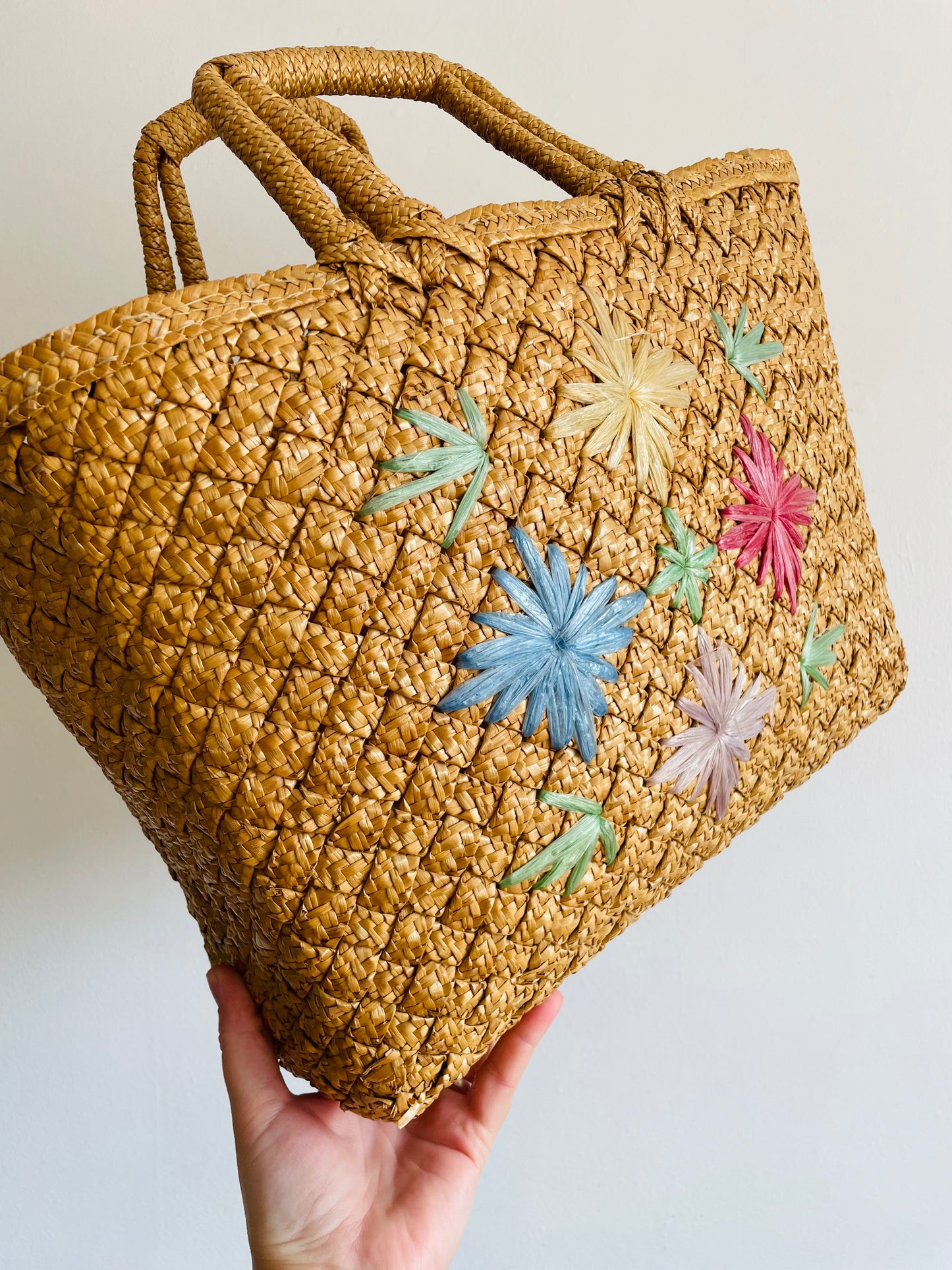 Woven Straw Beach Bag Purse with Raffia Starburst Flower Design