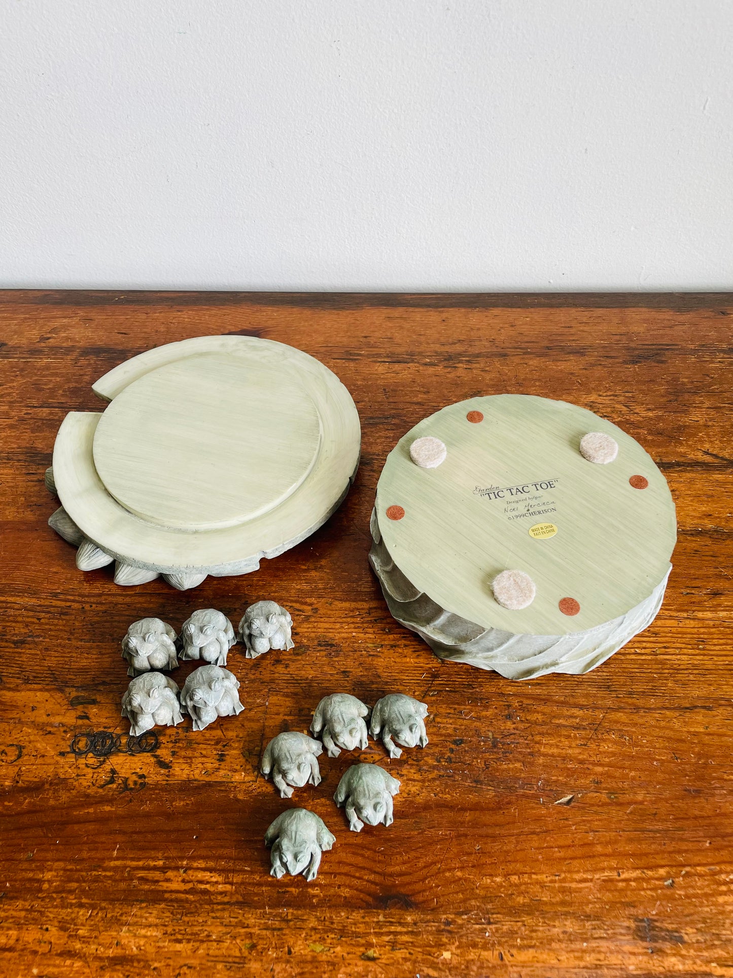 1999 Cherison Garden Tic Tac Toe Designed by Noel Mercieca Lily Pad Game with Frog Playing Pieces - Lily Pad Opens to Store Frogs Inside