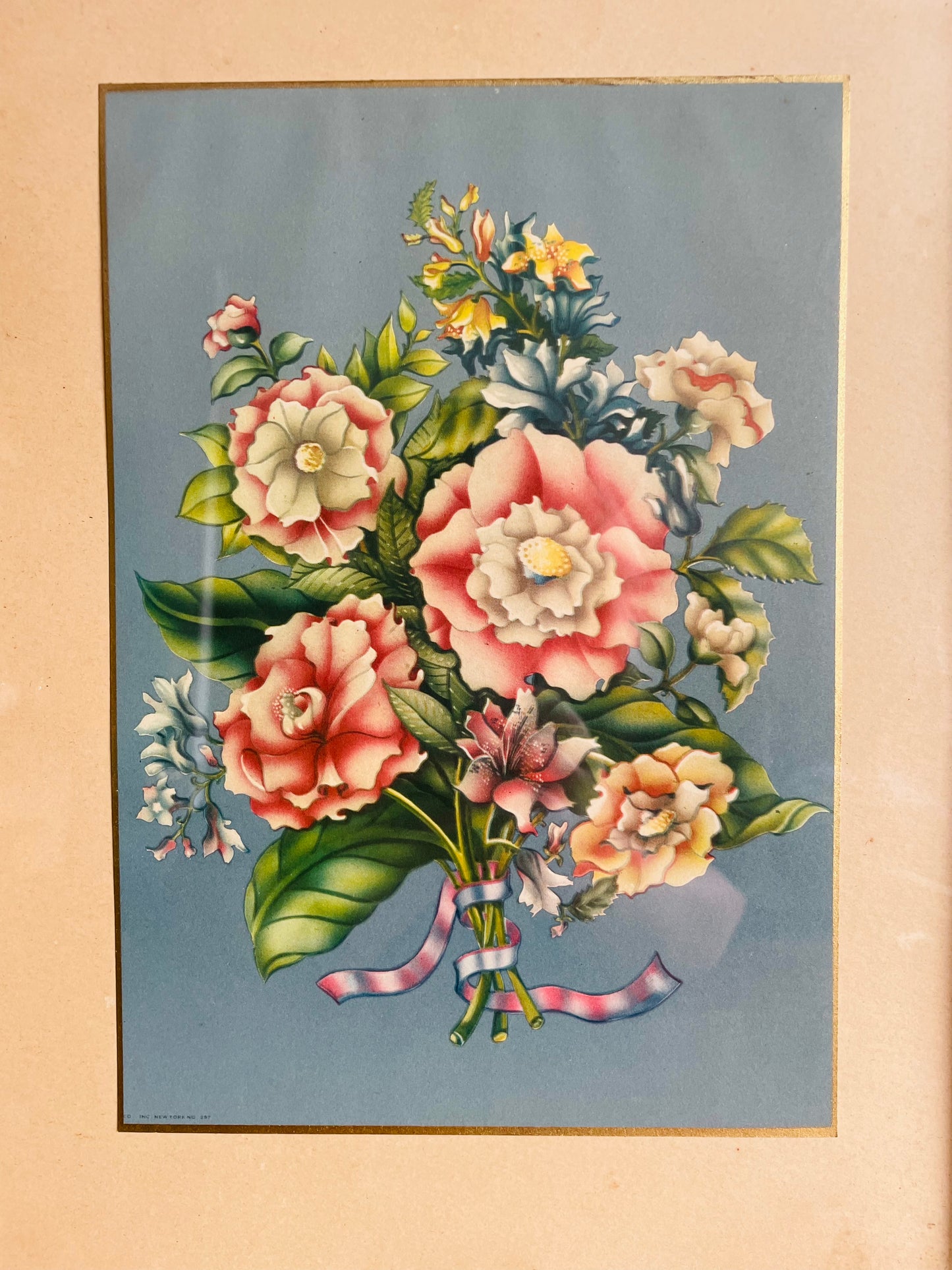 Framed Lithograph Print Picture of Flowers in Scalloped Wood Frame - New York No. 297