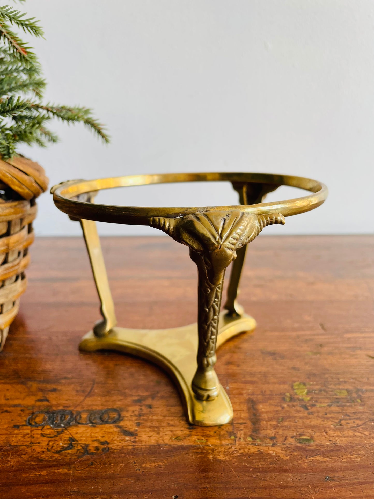 Solid Brass Pedestal Holder Stand with Ram Head Design