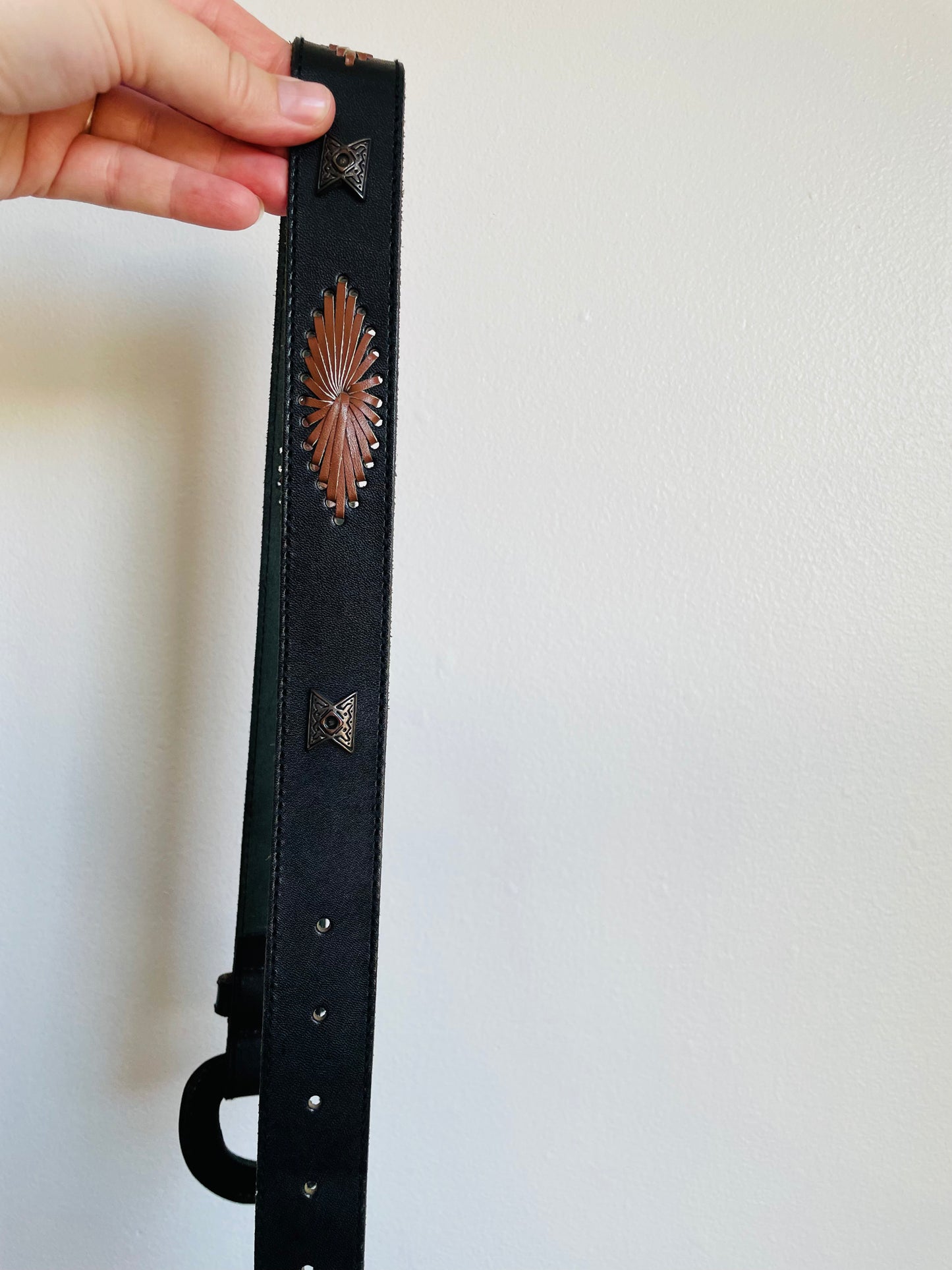 Liz Claiborne Accessories Genuine Leather Belt Style 2750 Size Small - Made in Taiwan