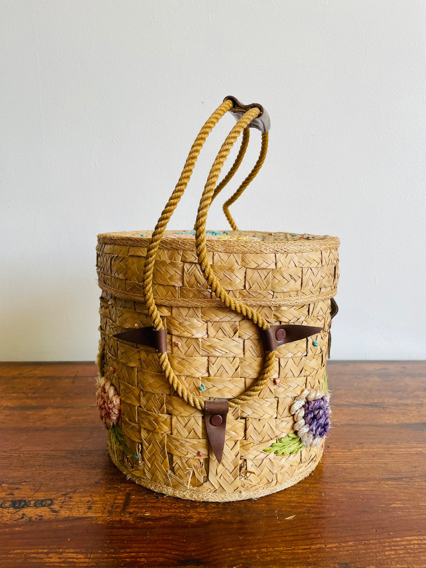 Woven Straw & Raffia Bucket Purse Basket with Lid