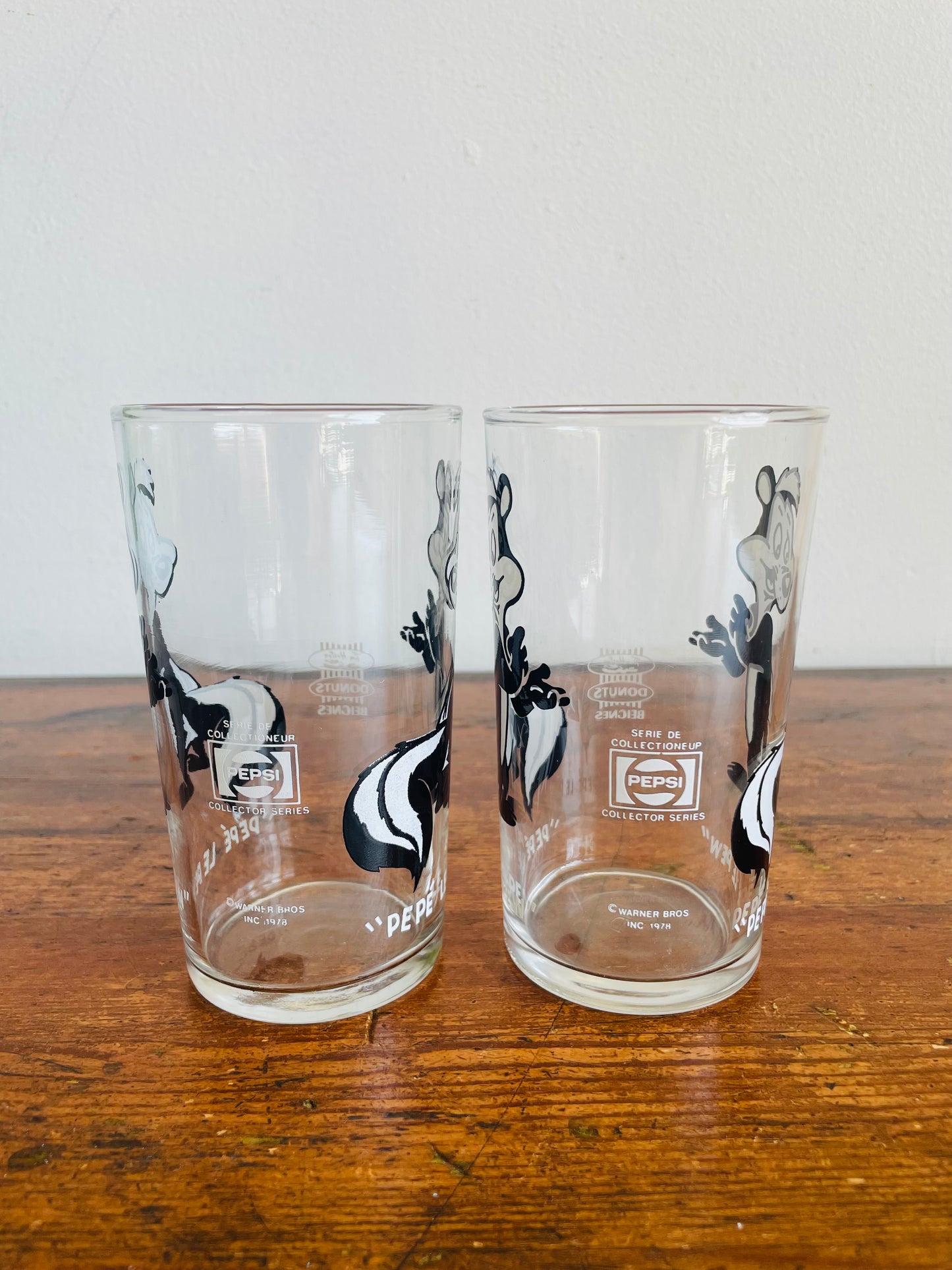 1978 Warner Bros Tim Hortons & Pepsi Pepe Le Pew Collector Series Glasses - Set of 2