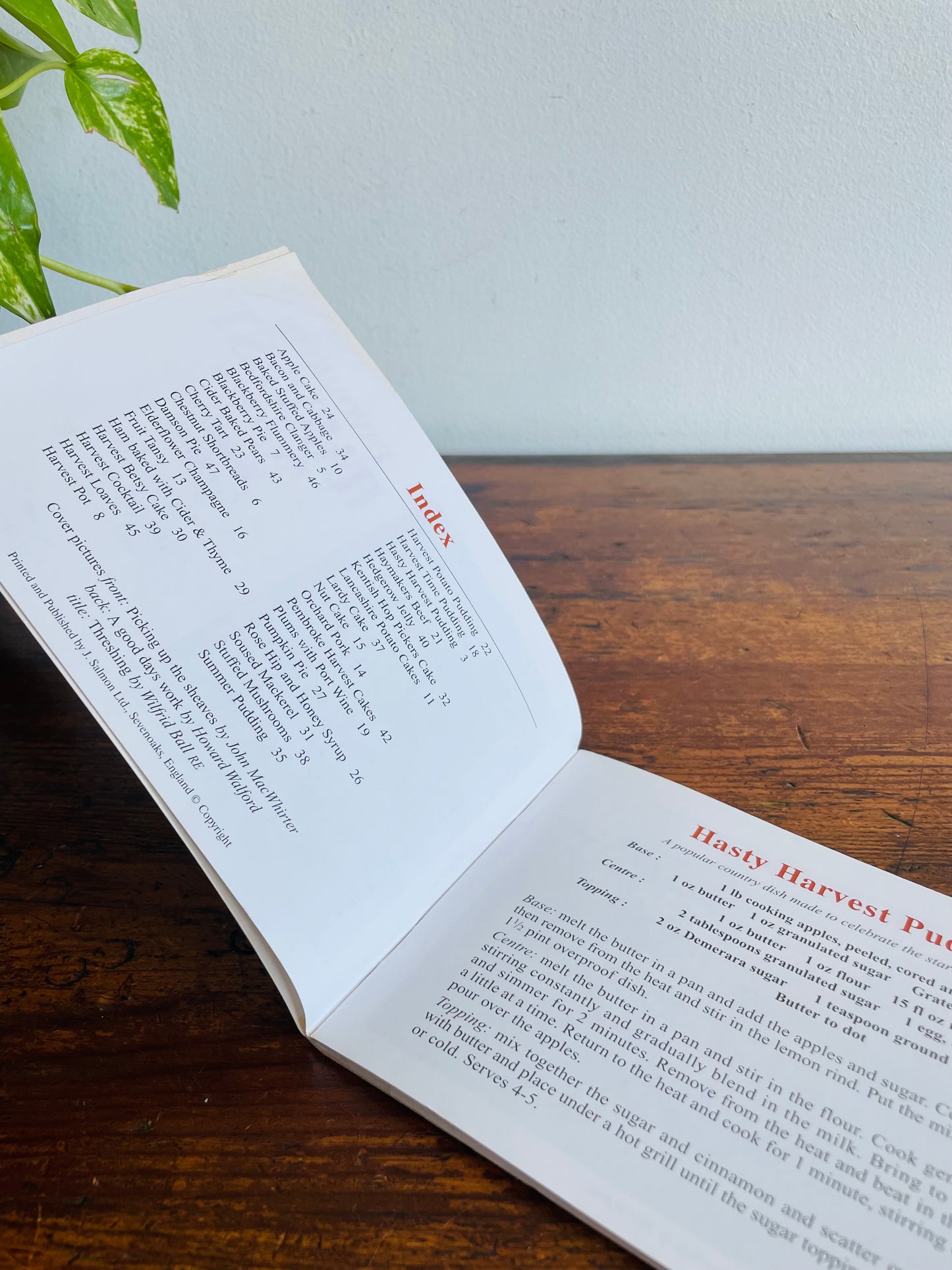 Favourite Harvest Recipes Pocket Cookbook - Traditional Seasonal Fare