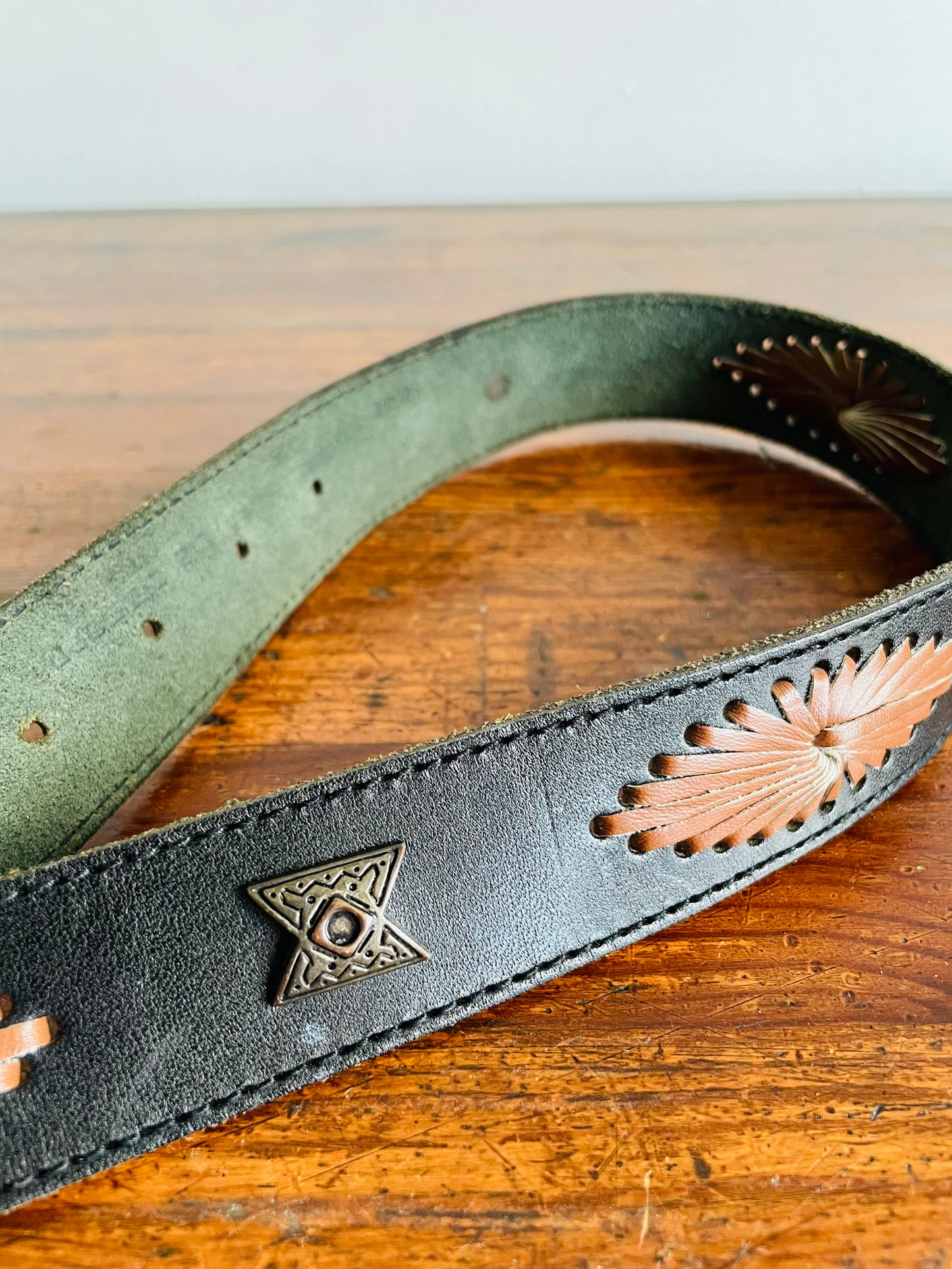 Liz Claiborne Accessories Genuine Leather Belt Style 2750 Size Small - Made in Taiwan