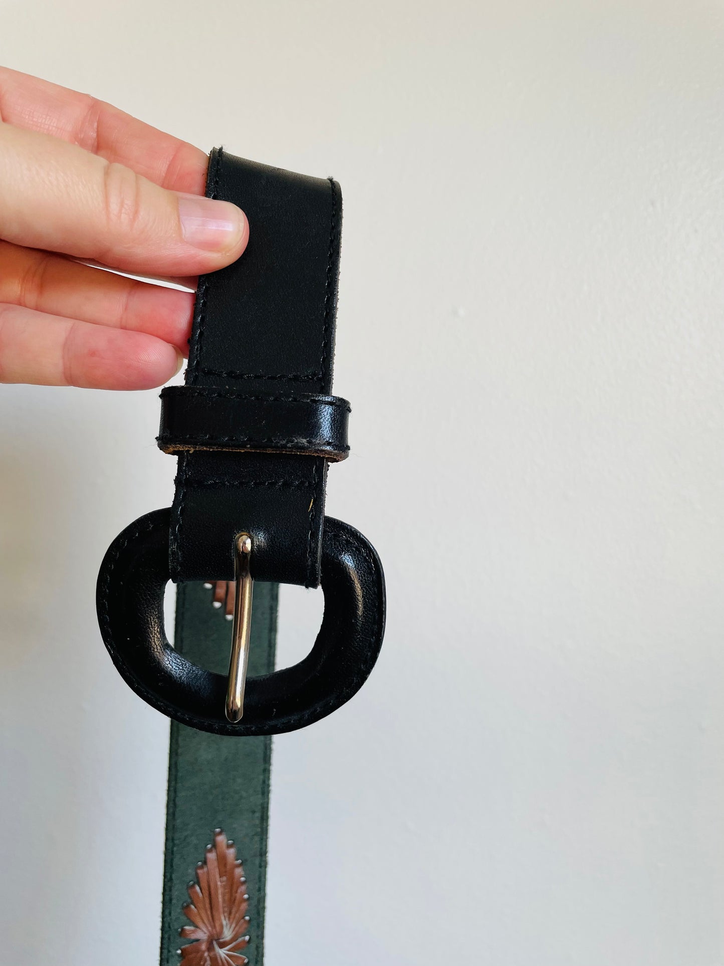 Liz Claiborne Accessories Genuine Leather Belt Style 2750 Size Small - Made in Taiwan