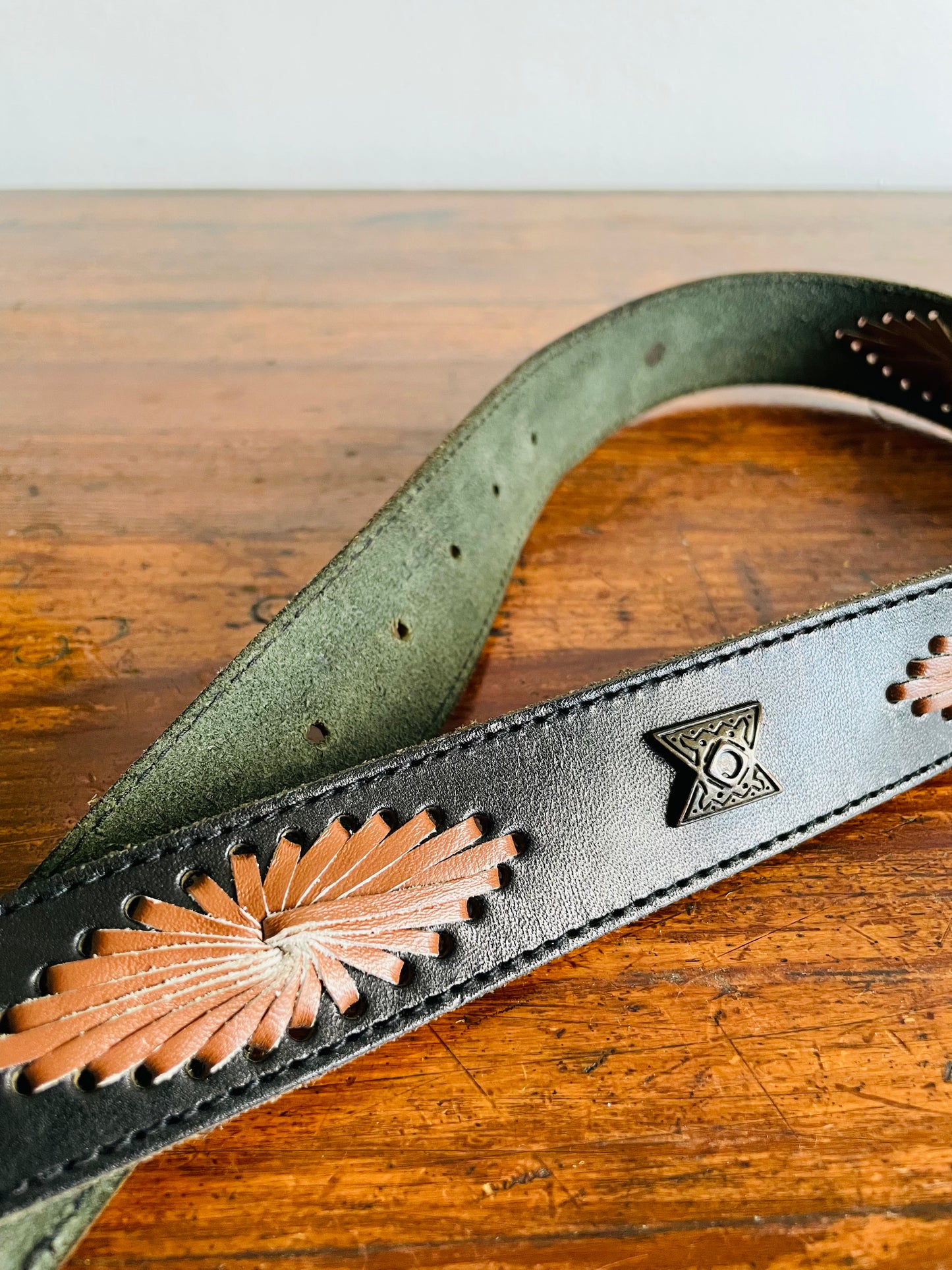 Liz Claiborne Accessories Genuine Leather Belt Style 2750 Size Small - Made in Taiwan