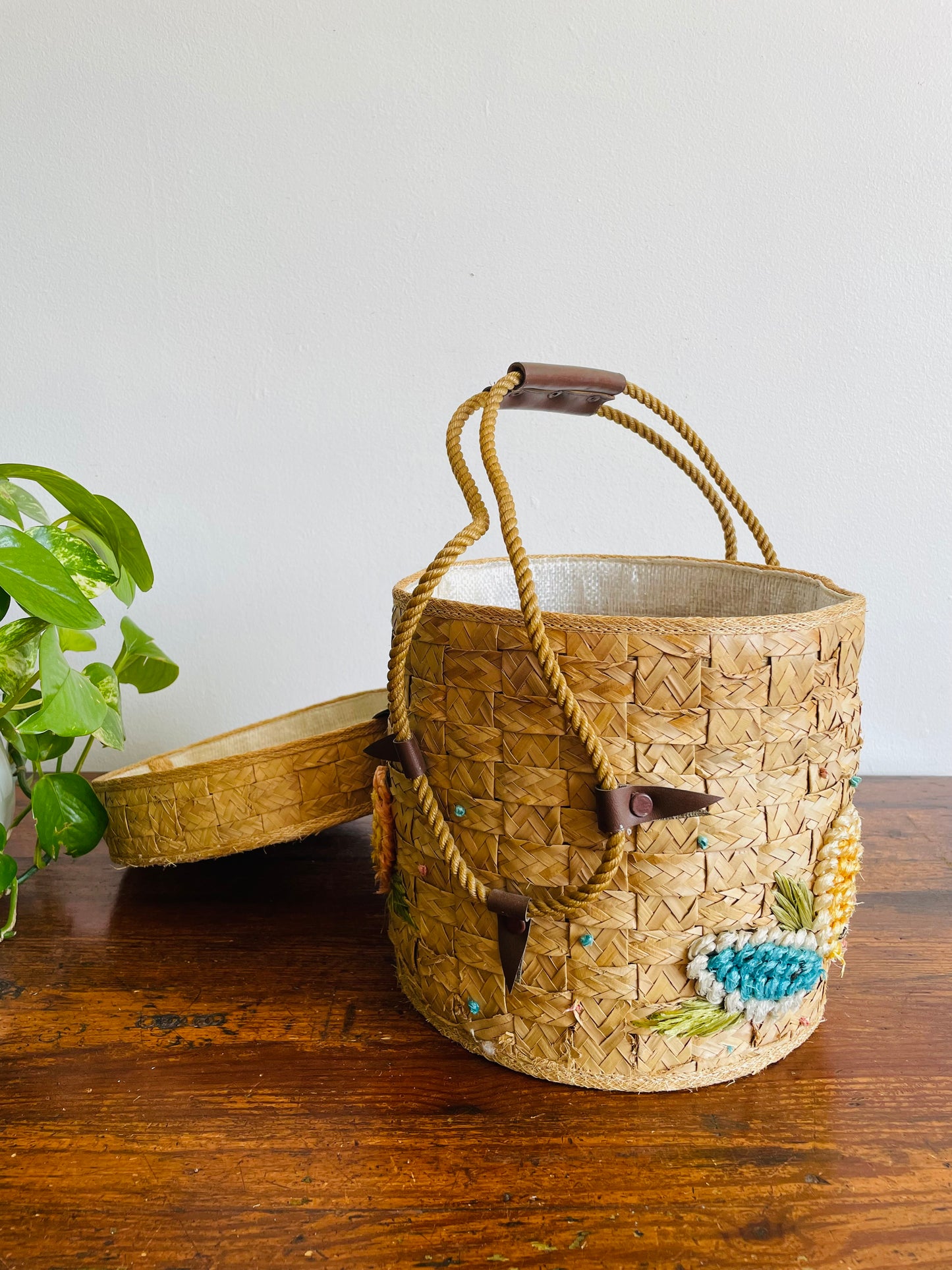 Woven Straw & Raffia Bucket Purse Basket with Lid