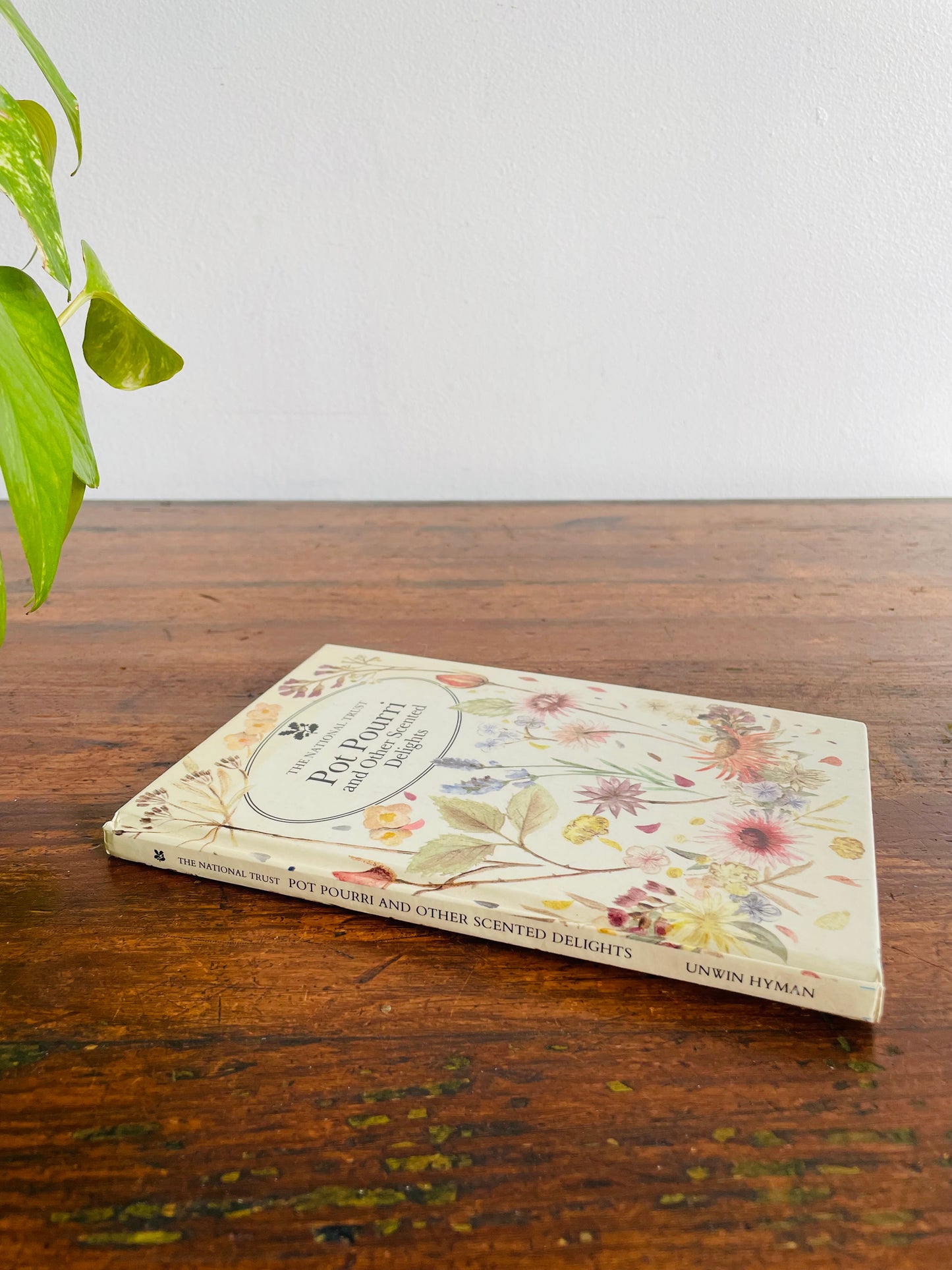 Pot Pourri and Other Scented Delights Hardcover Book by The National Trust (1987)
