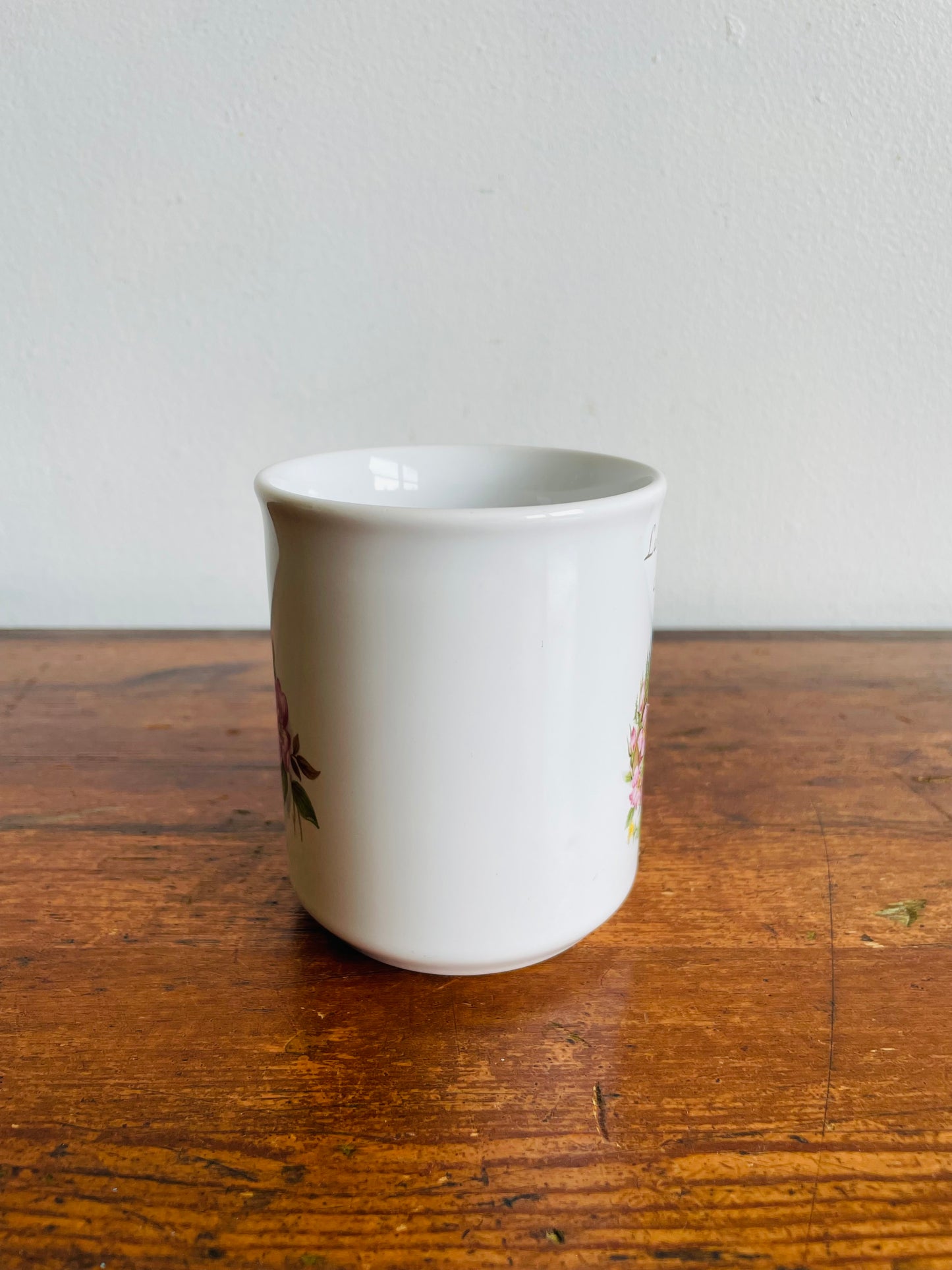 Lake Louise, Alberta White Mug with Flower & Mountain Graphic - Tams Made in England