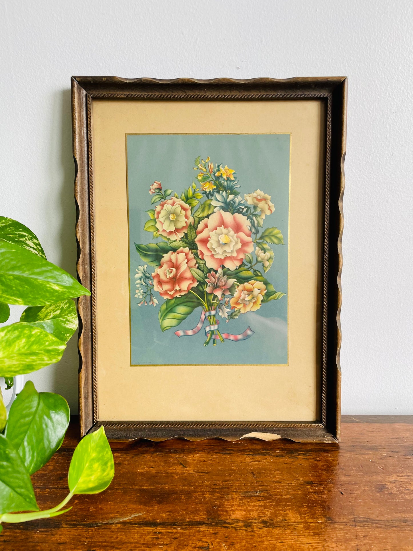 Framed Lithograph Print Picture of Flowers in Scalloped Wood Frame - New York No. 297