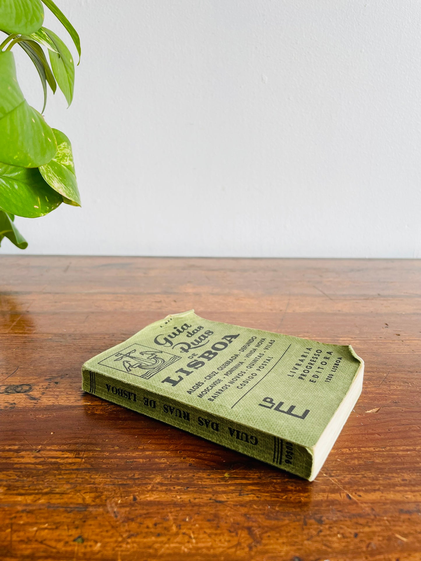 A. Martins Guia das Ruas de Lisboa (1979) Pocket Guidebook to the Streets of Lisbon - Found in Lisbon, Portugal