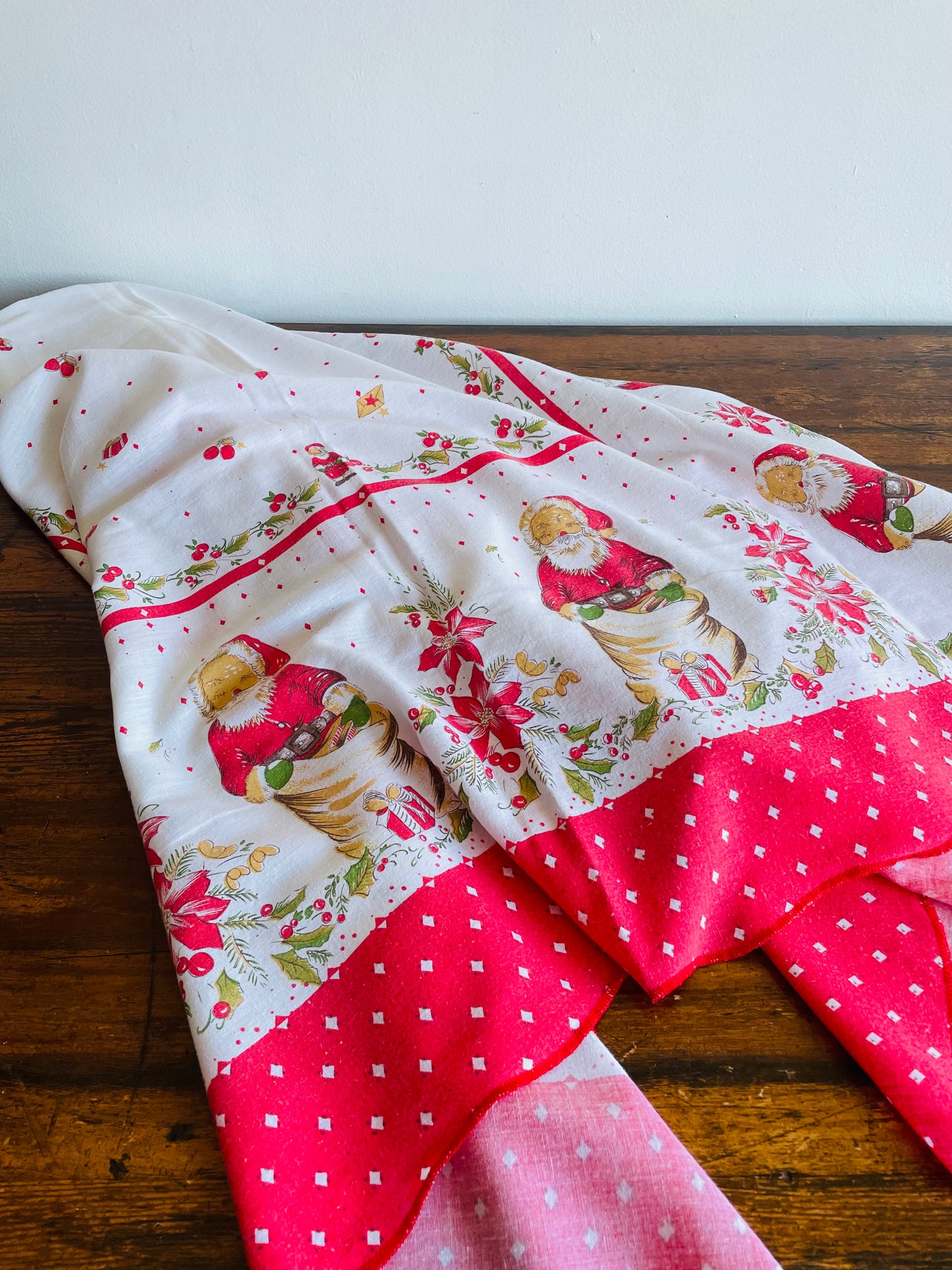 Adorable Santa with Sack of Presents Rectangular Cotton Tablecloth