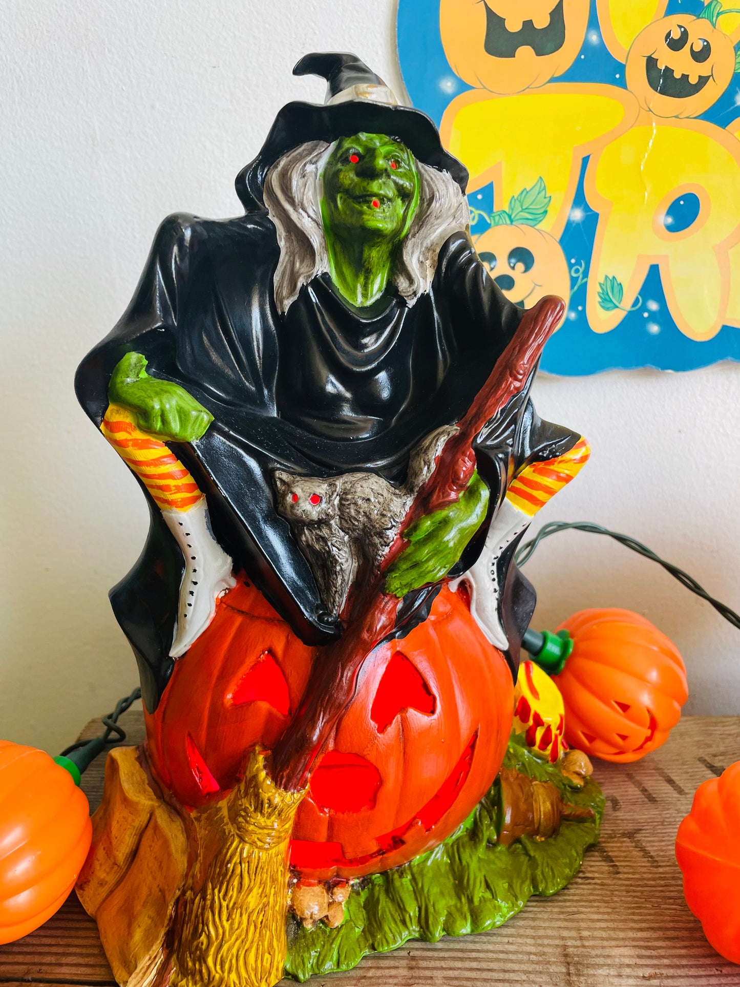 Vintage 1972 Byron Molds Halloween Witch & Black Cat Sitting on Jack-o-Lantern Pumpkin Lamp Light - Tested/Works - Includes Red Lightbulb