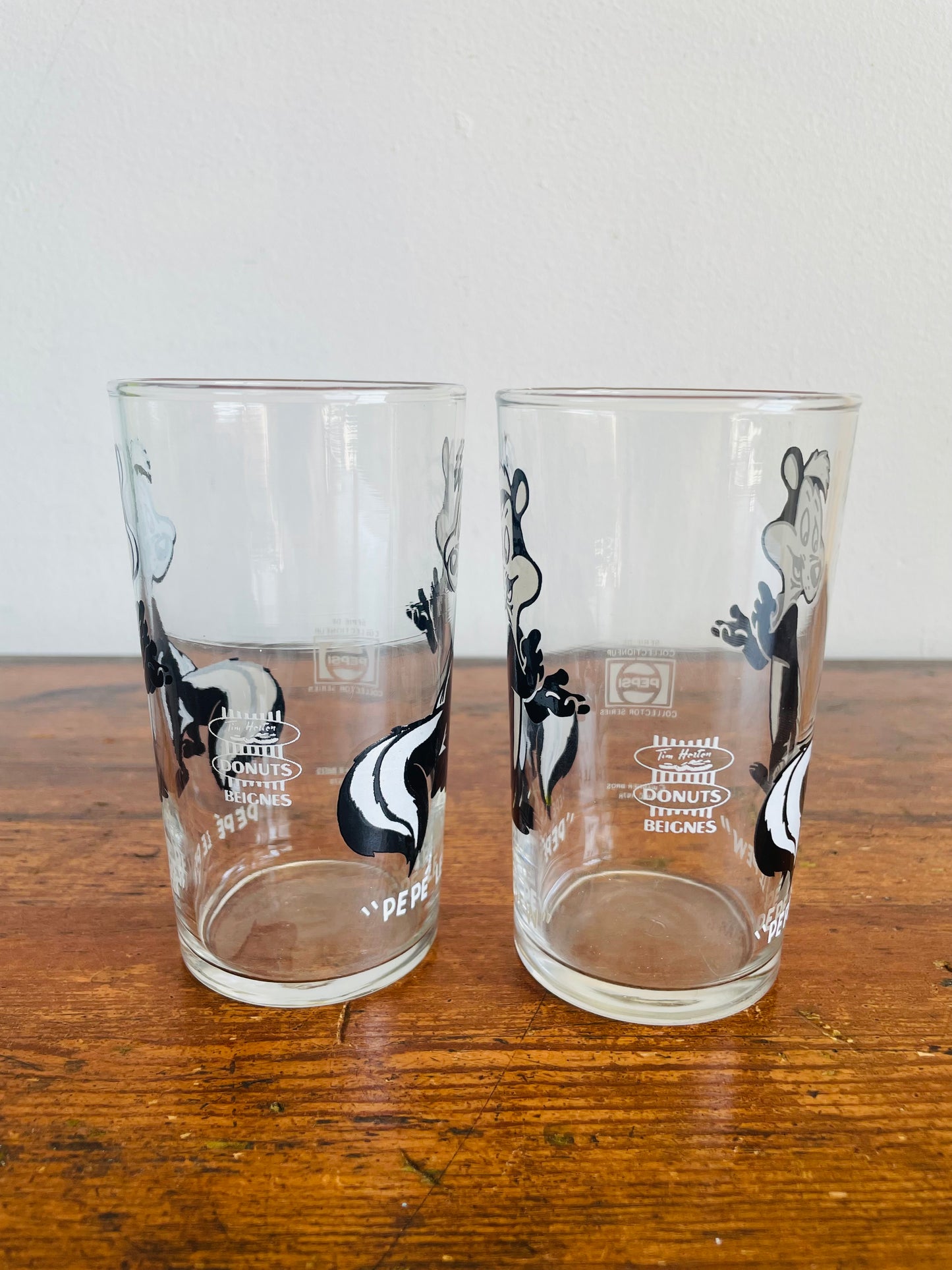 1978 Warner Bros Tim Hortons & Pepsi Pepe Le Pew Collector Series Glasses - Set of 2