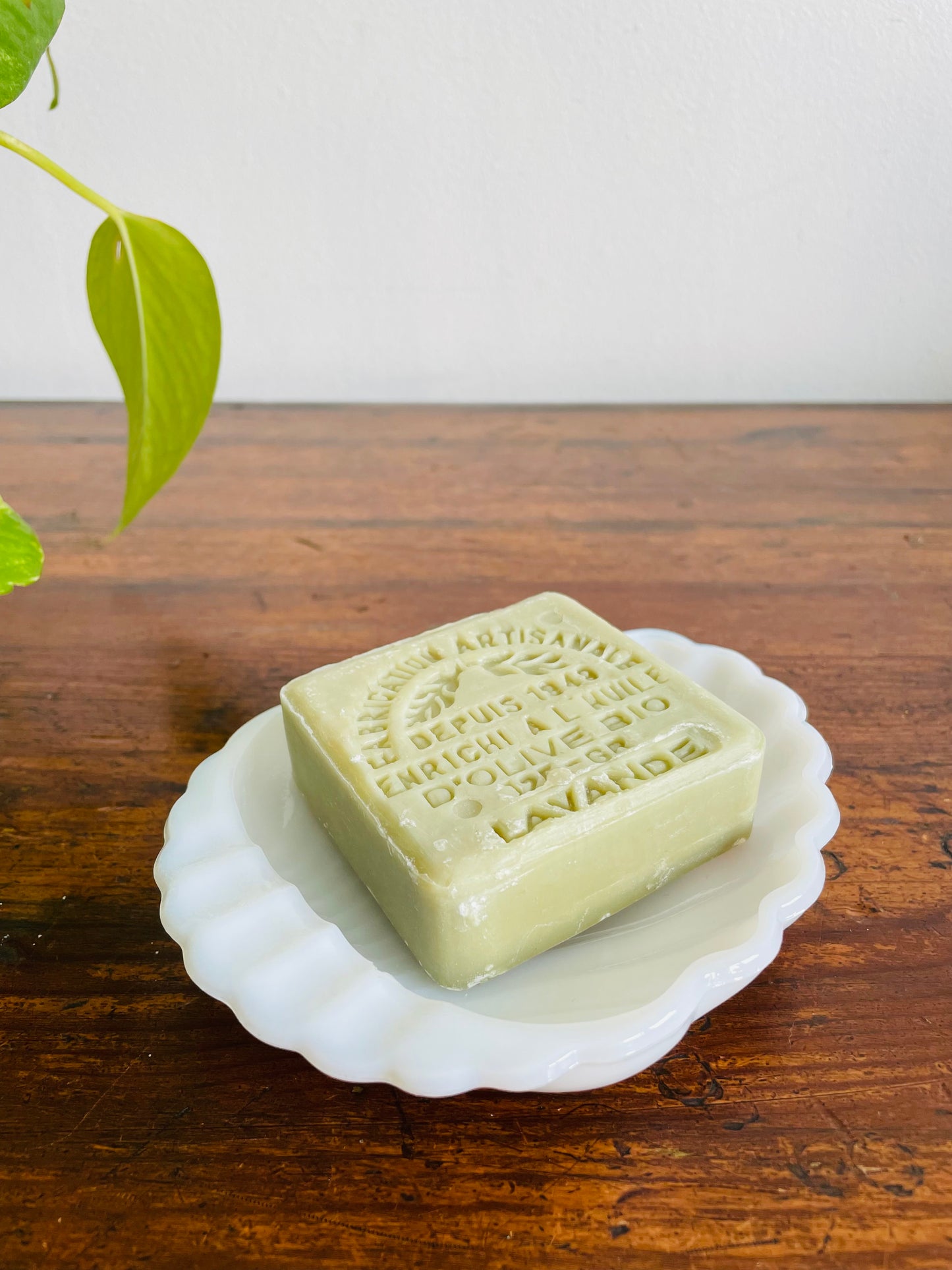 Milk Glass Shell Shaped Trinket Dish - Great for Jewellery, Soap, Scrubber, Business Cards, Etc.