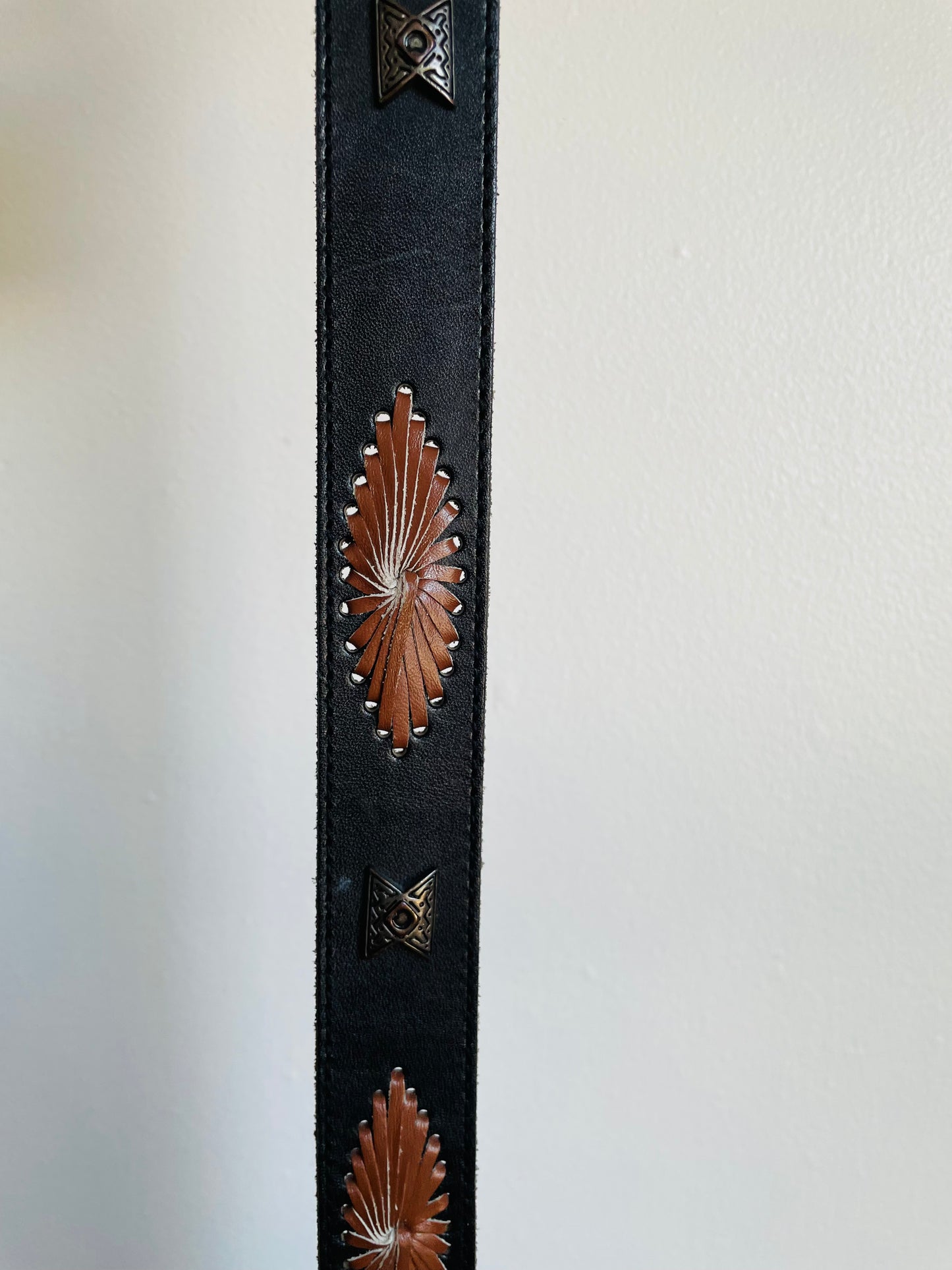 Liz Claiborne Accessories Genuine Leather Belt Style 2750 Size Small - Made in Taiwan
