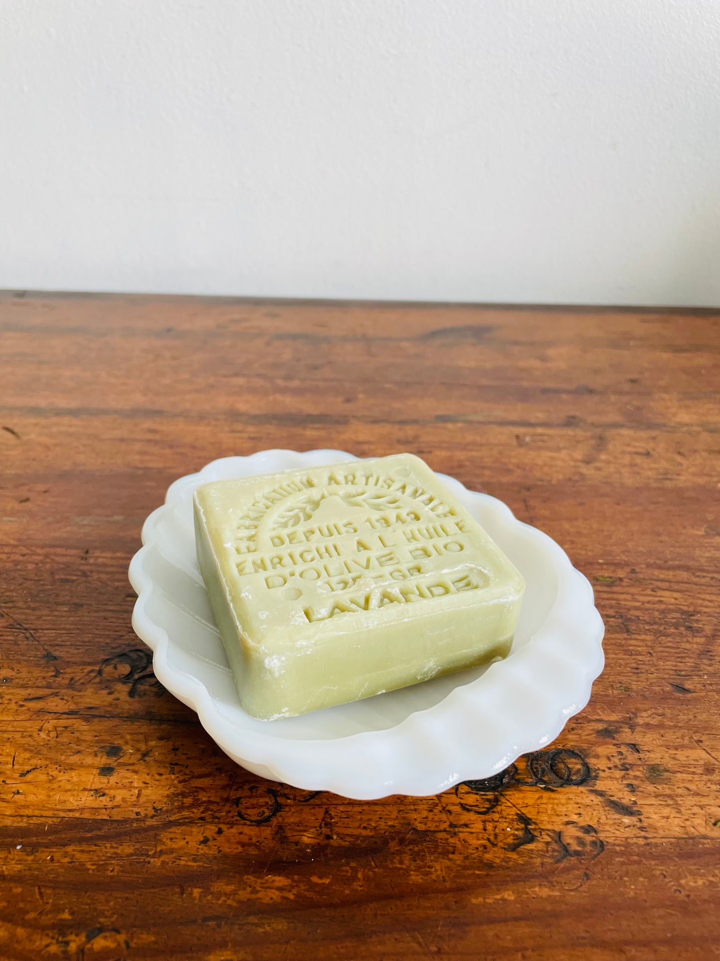 Milk Glass Shell Shaped Trinket Dish - Great for Jewellery, Soap, Scrubber, Business Cards, Etc.