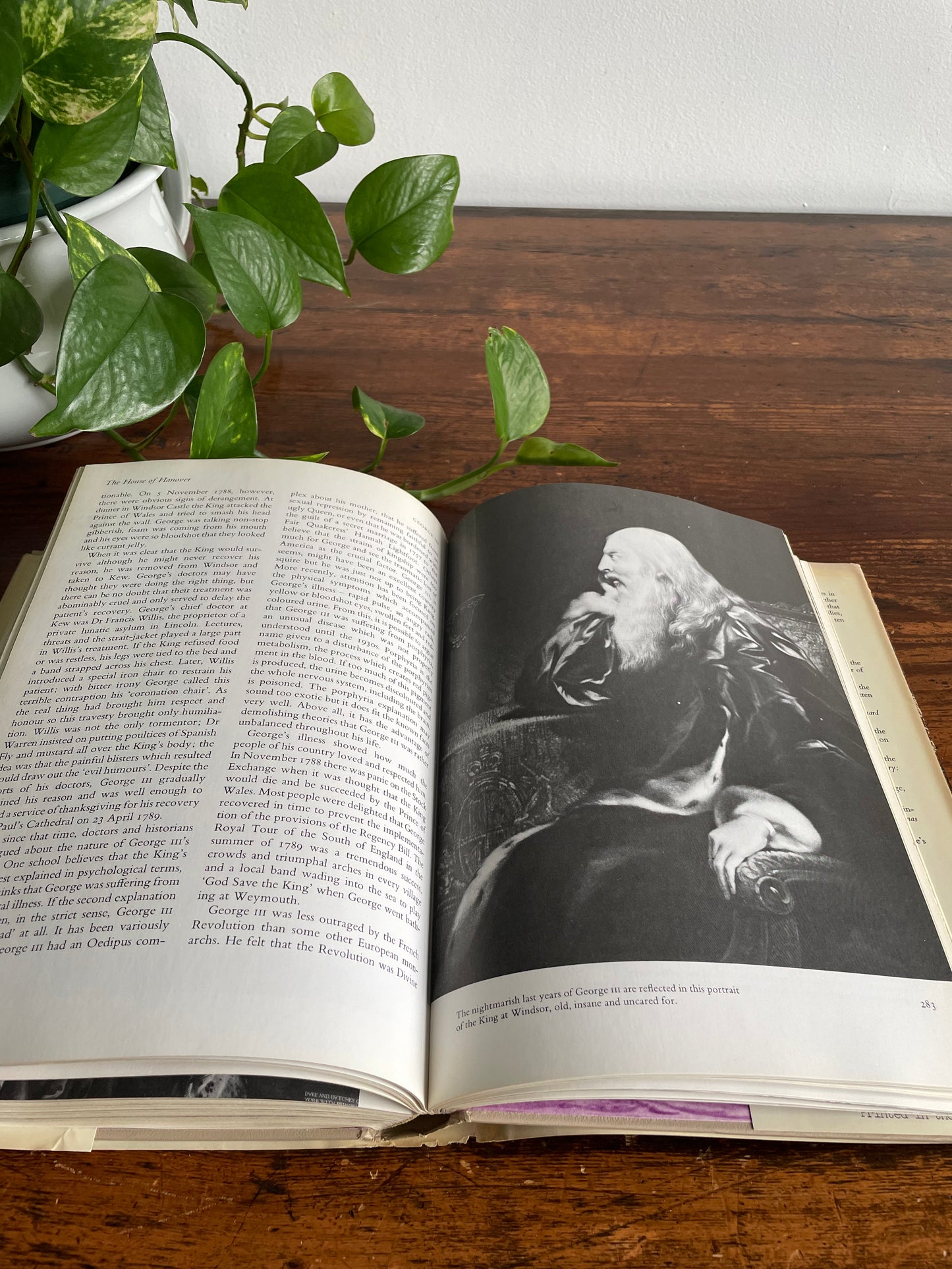 The Lives of The Kings & Queens of England Hardcover Book with Images (1975)