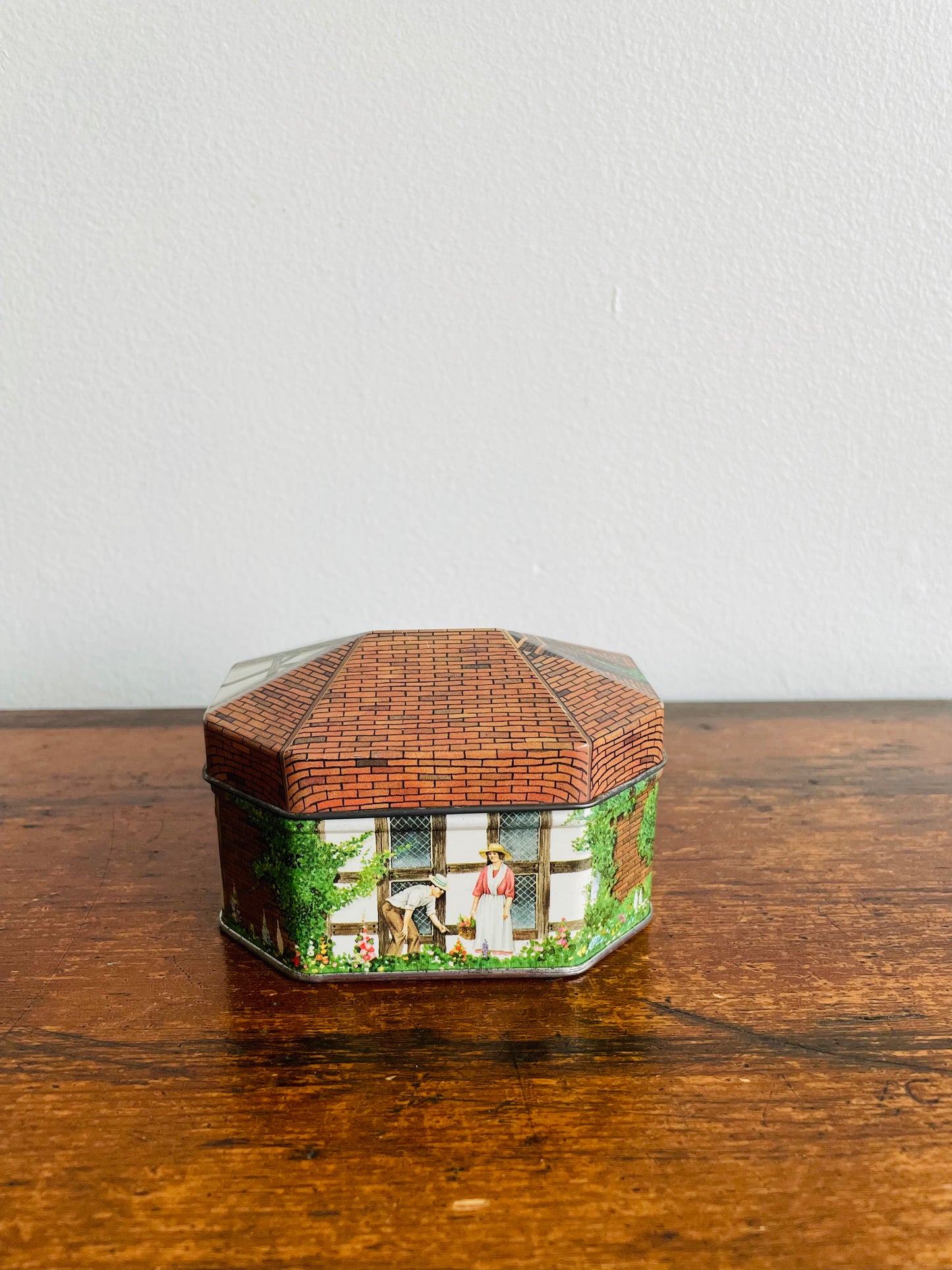 National Trust Cottage No. 4 Tin with Lid - Ian Logan Ltd. London, Illustrated by Bill Dare - 1983