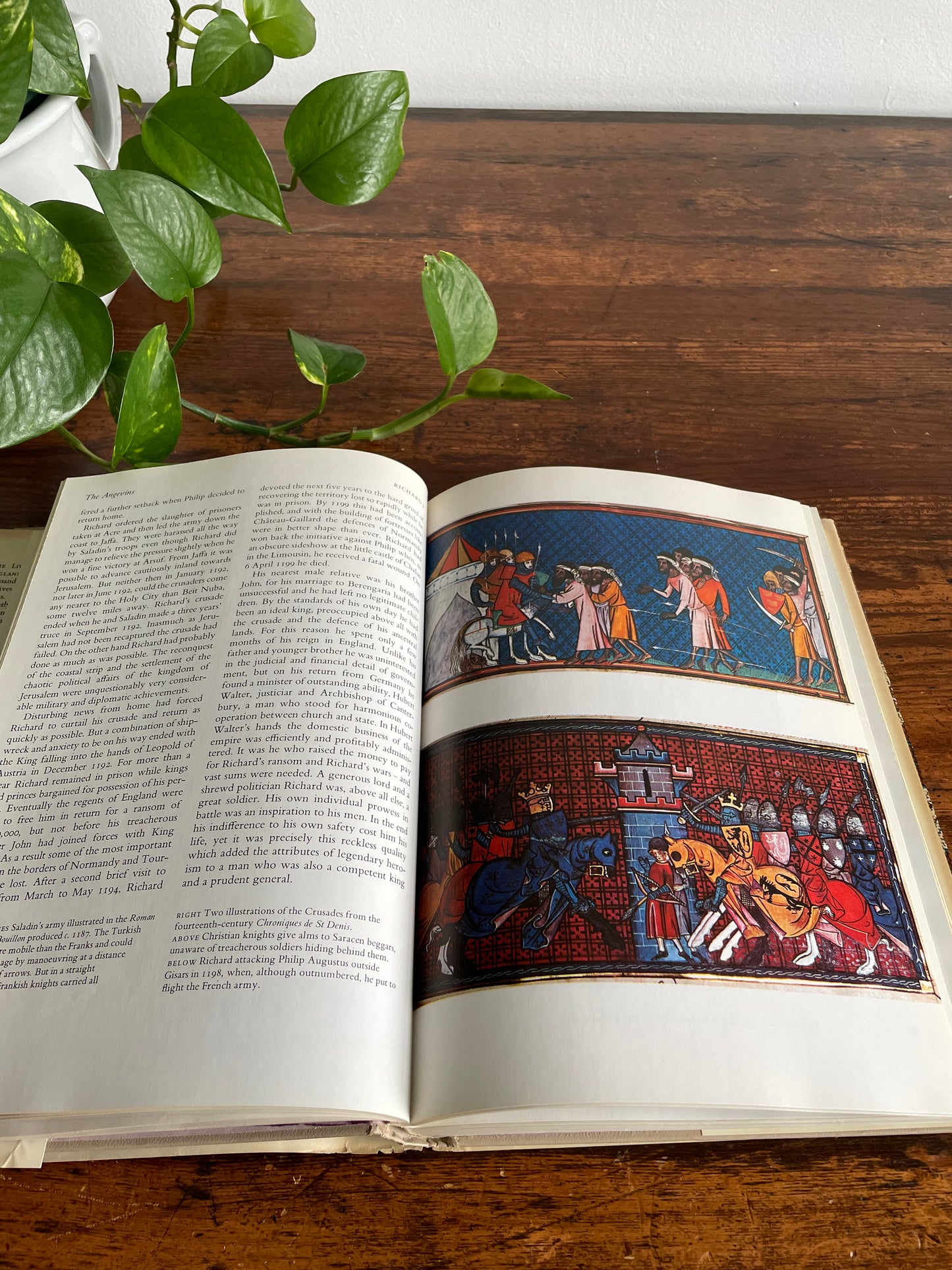The Lives of The Kings & Queens of England Hardcover Book with Images (1975)