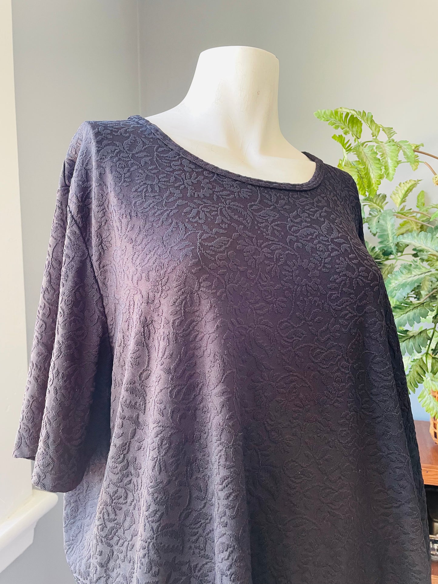 Vintage Wardrobe Essentials Plus Black T-Shirt with Floral Design