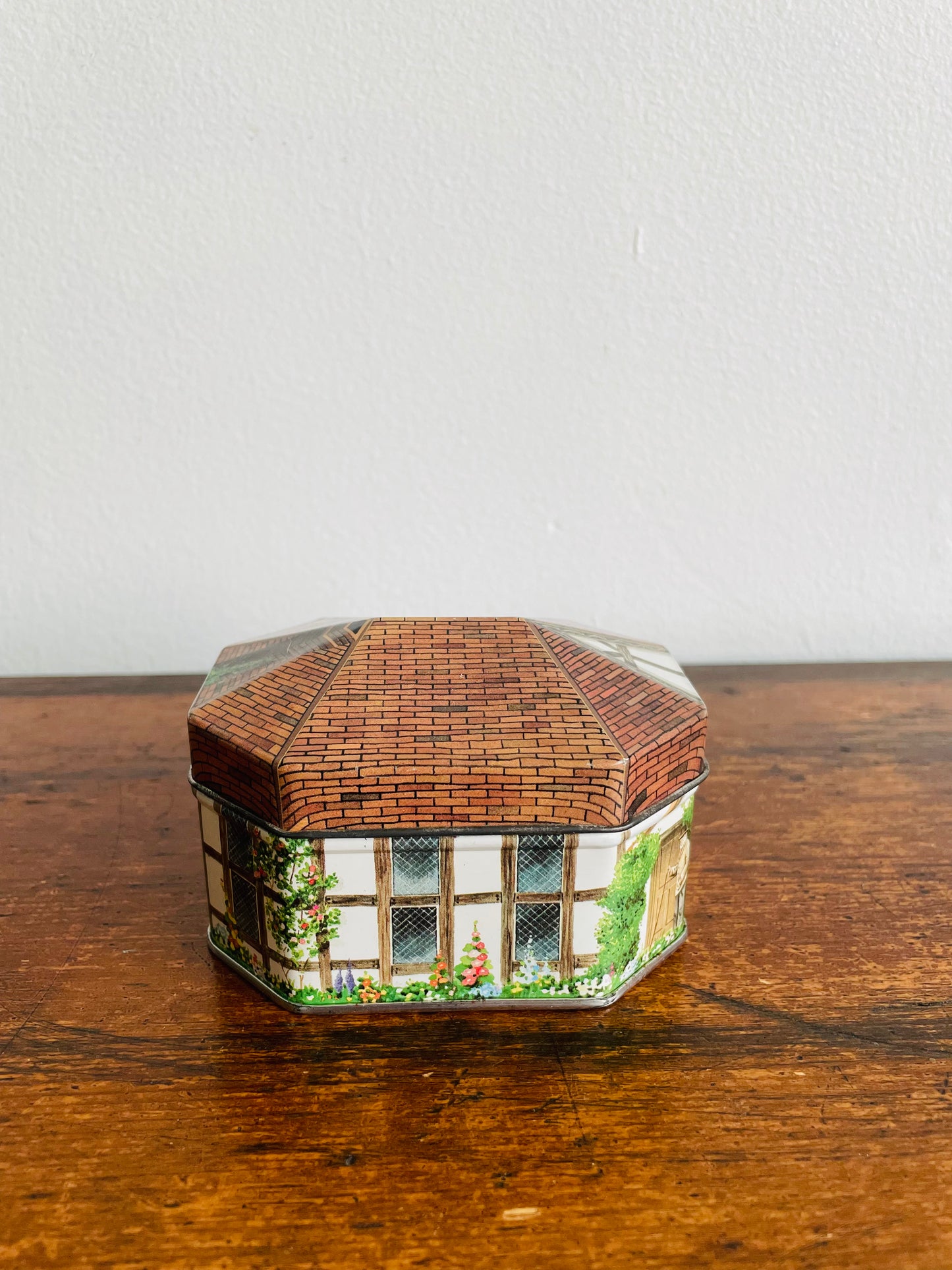 National Trust Cottage No. 4 Tin with Lid - Ian Logan Ltd. London, Illustrated by Bill Dare - 1983