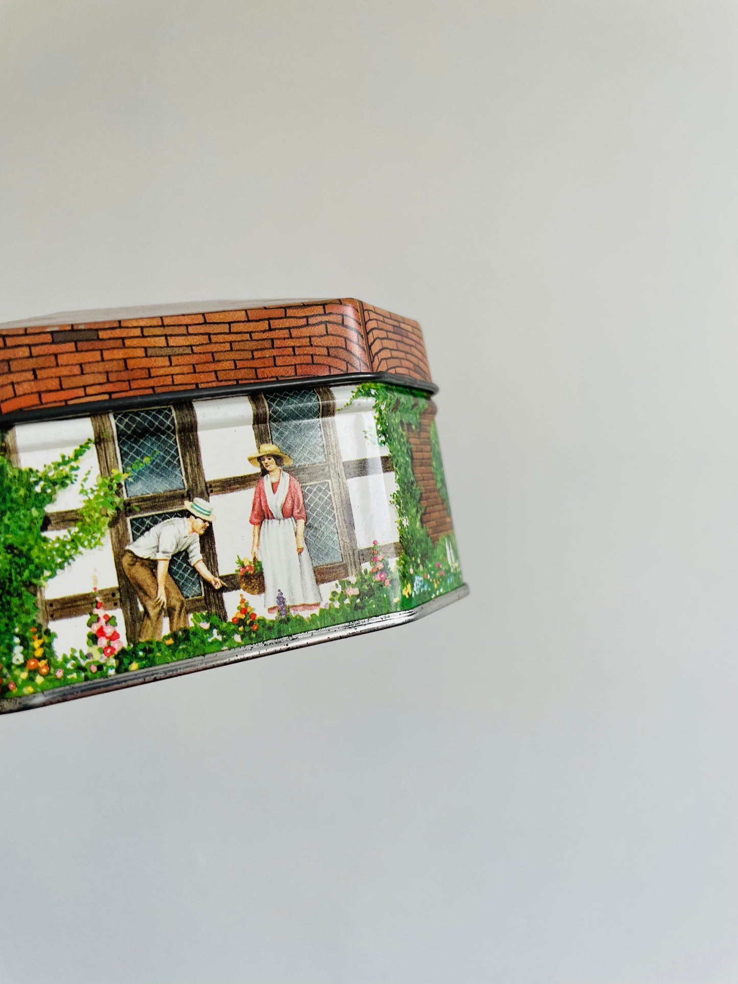 National Trust Cottage No. 4 Tin with Lid - Ian Logan Ltd. London, Illustrated by Bill Dare - 1983