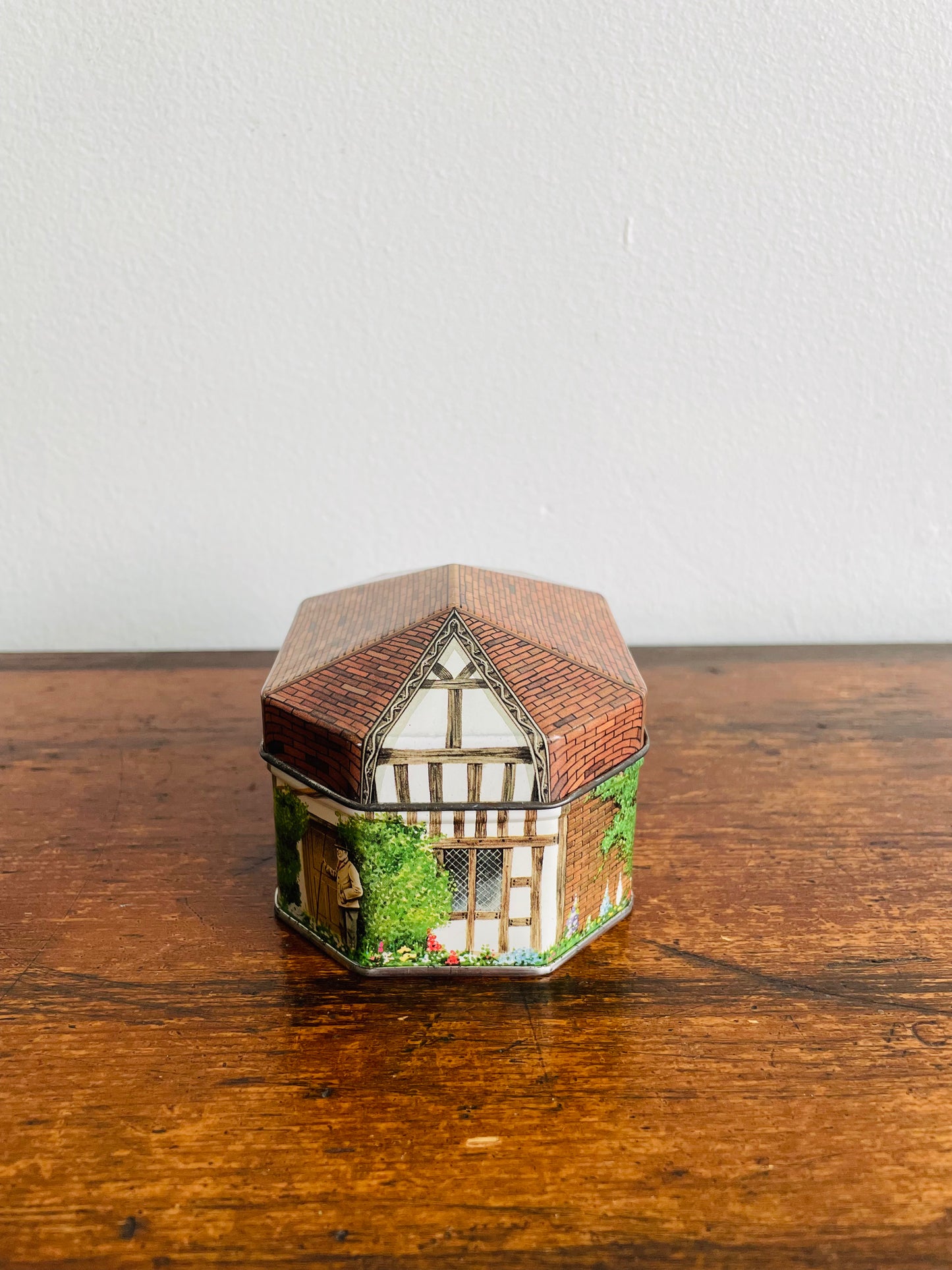 National Trust Cottage No. 4 Tin with Lid - Ian Logan Ltd. London, Illustrated by Bill Dare - 1983