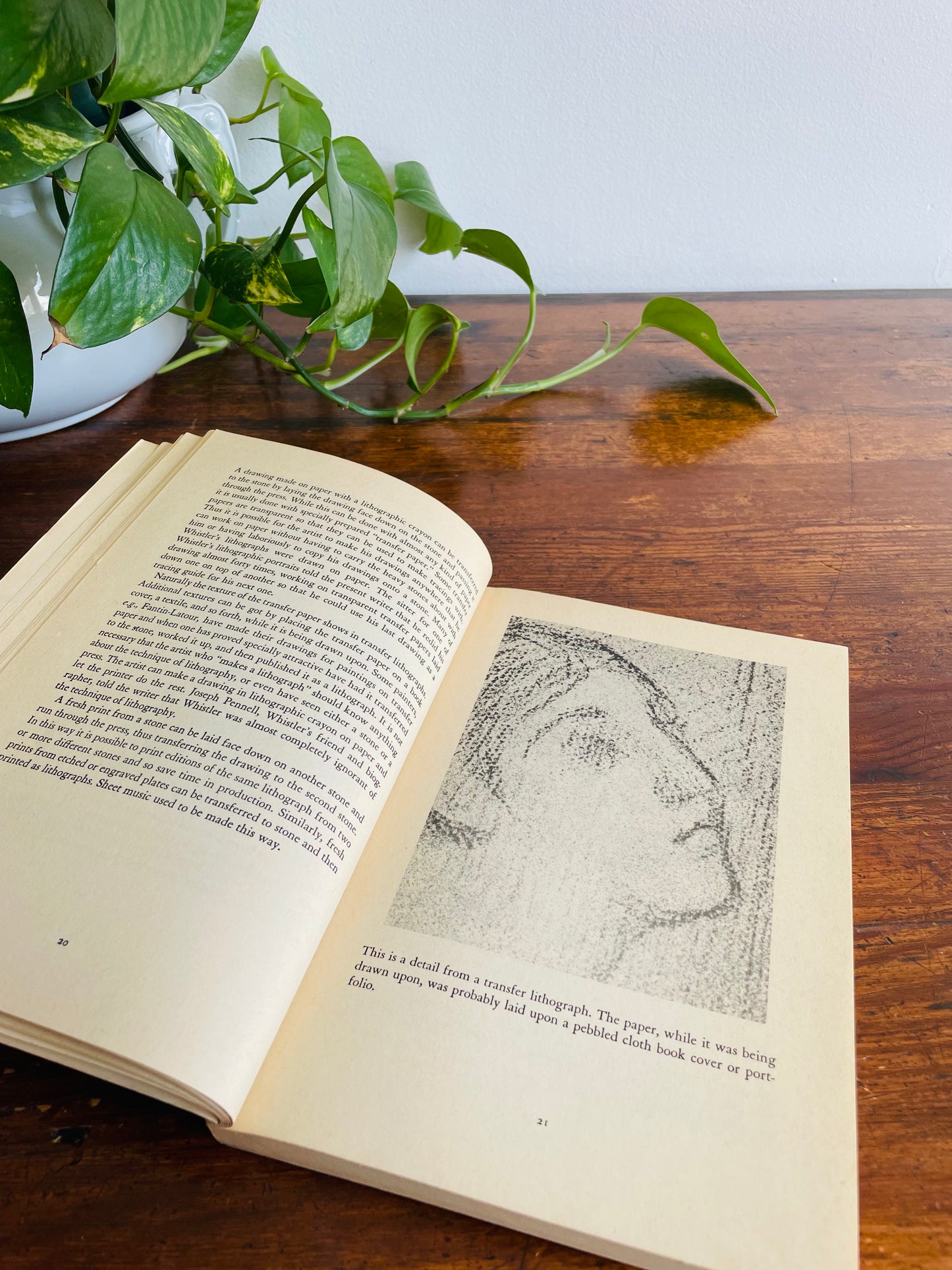 How Prints Look: Photographs with Commentary - Paperback Book (1943)
