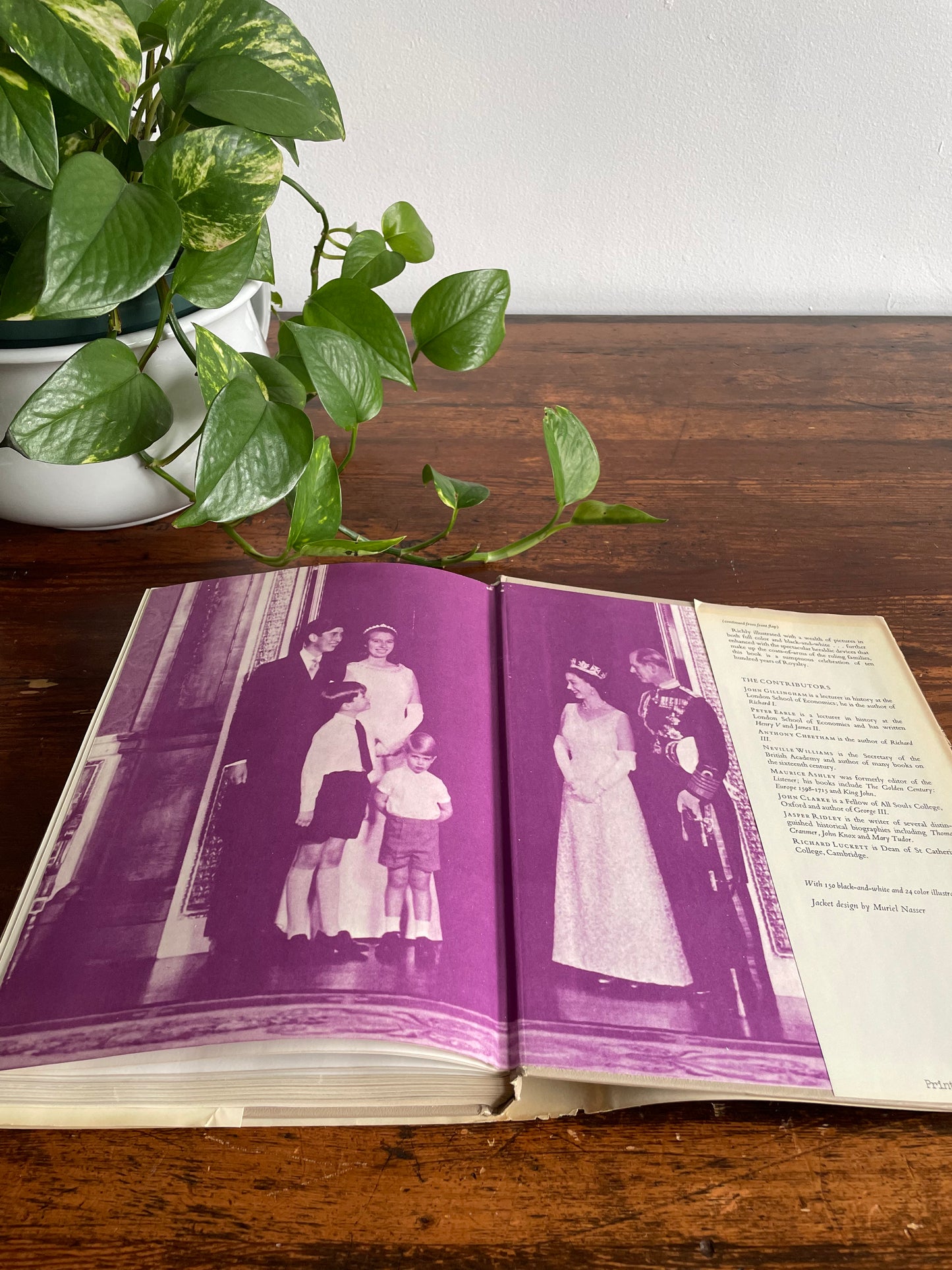 The Lives of The Kings & Queens of England Hardcover Book with Images (1975)