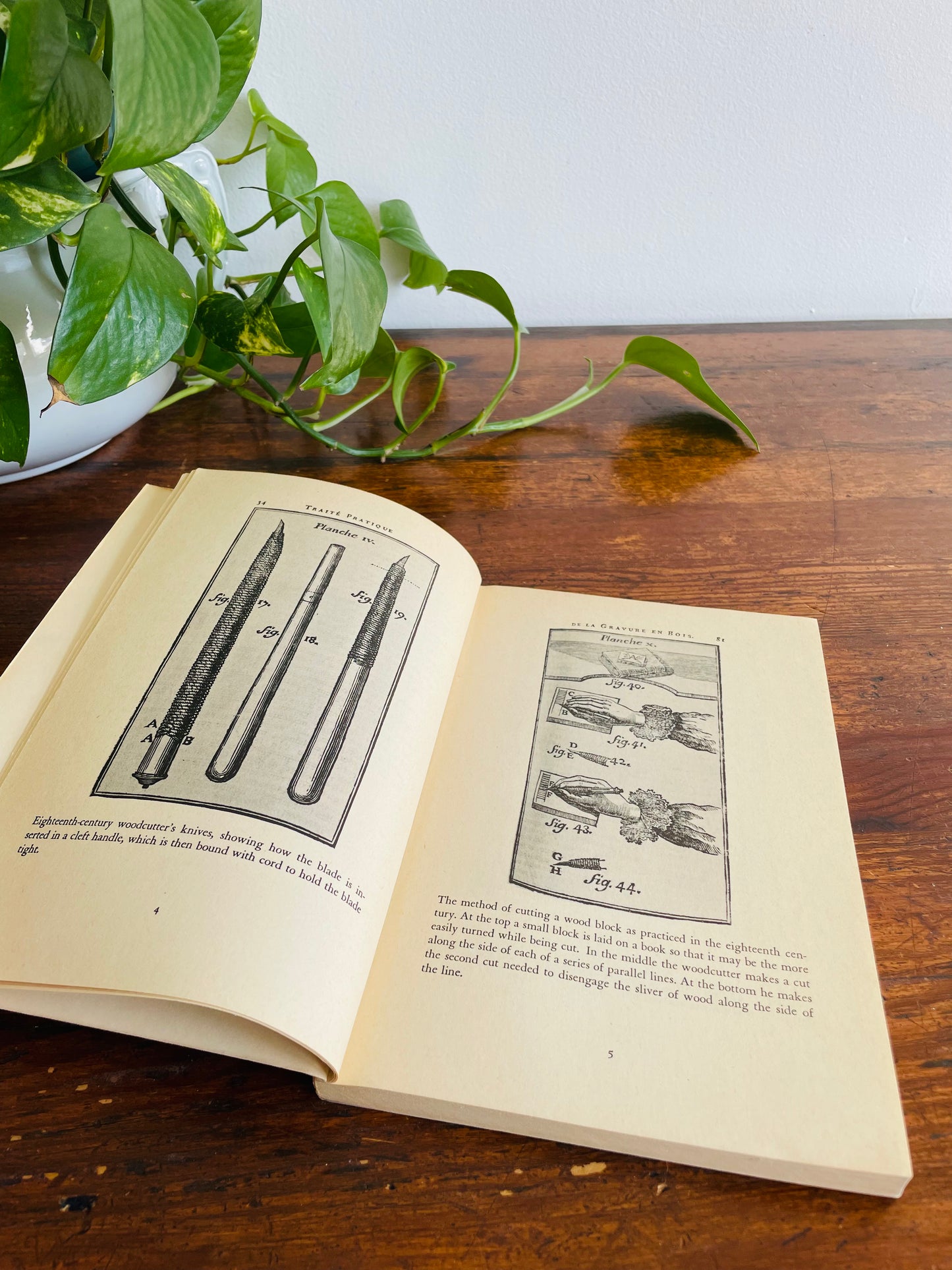 How Prints Look: Photographs with Commentary - Paperback Book (1943)