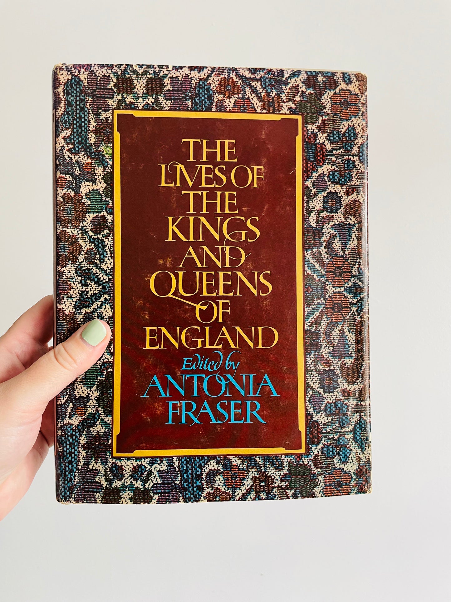 The Lives of The Kings & Queens of England Hardcover Book with Images (1975)