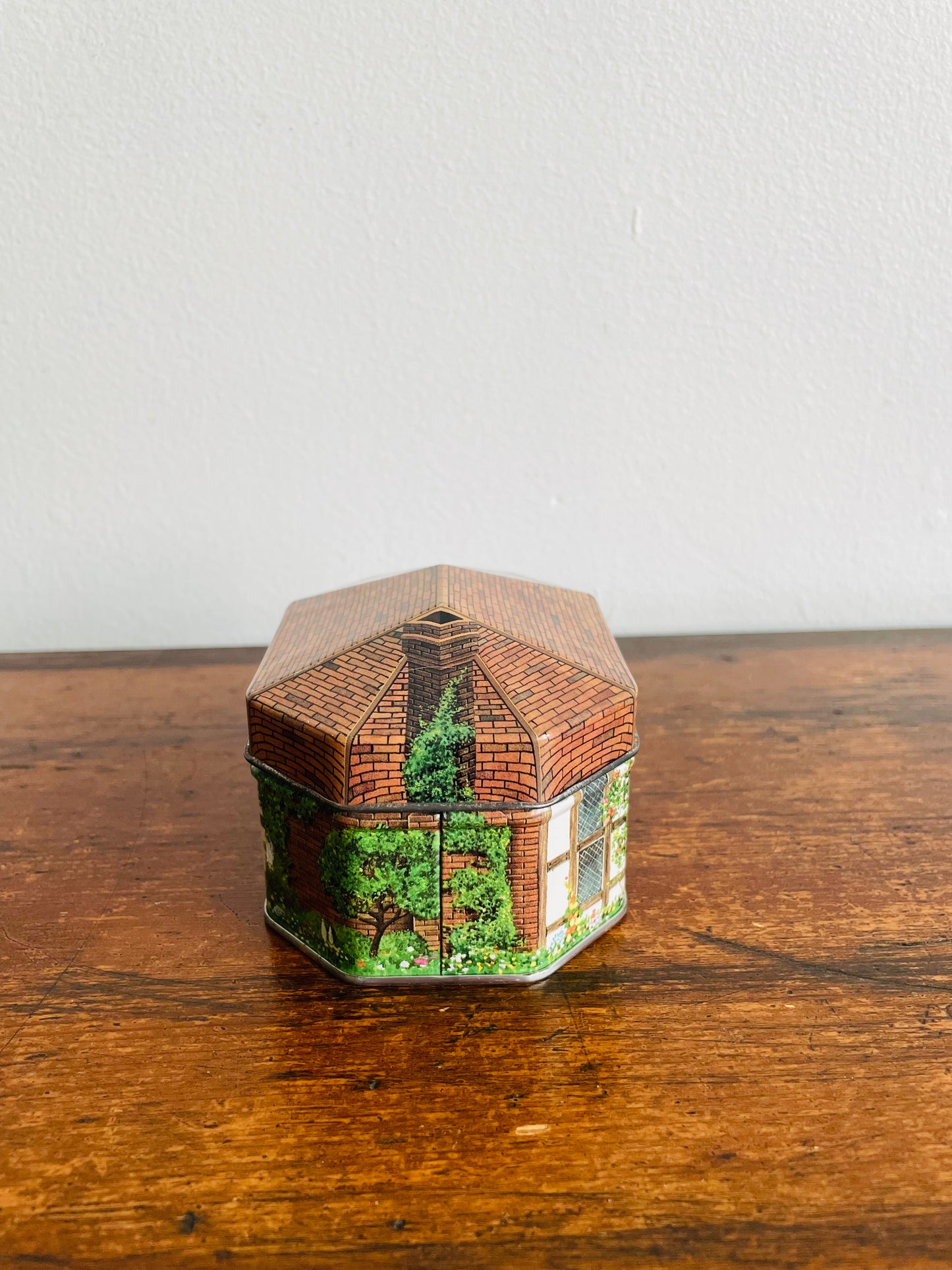 National Trust Cottage No. 4 Tin with Lid - Ian Logan Ltd. London, Illustrated by Bill Dare - 1983