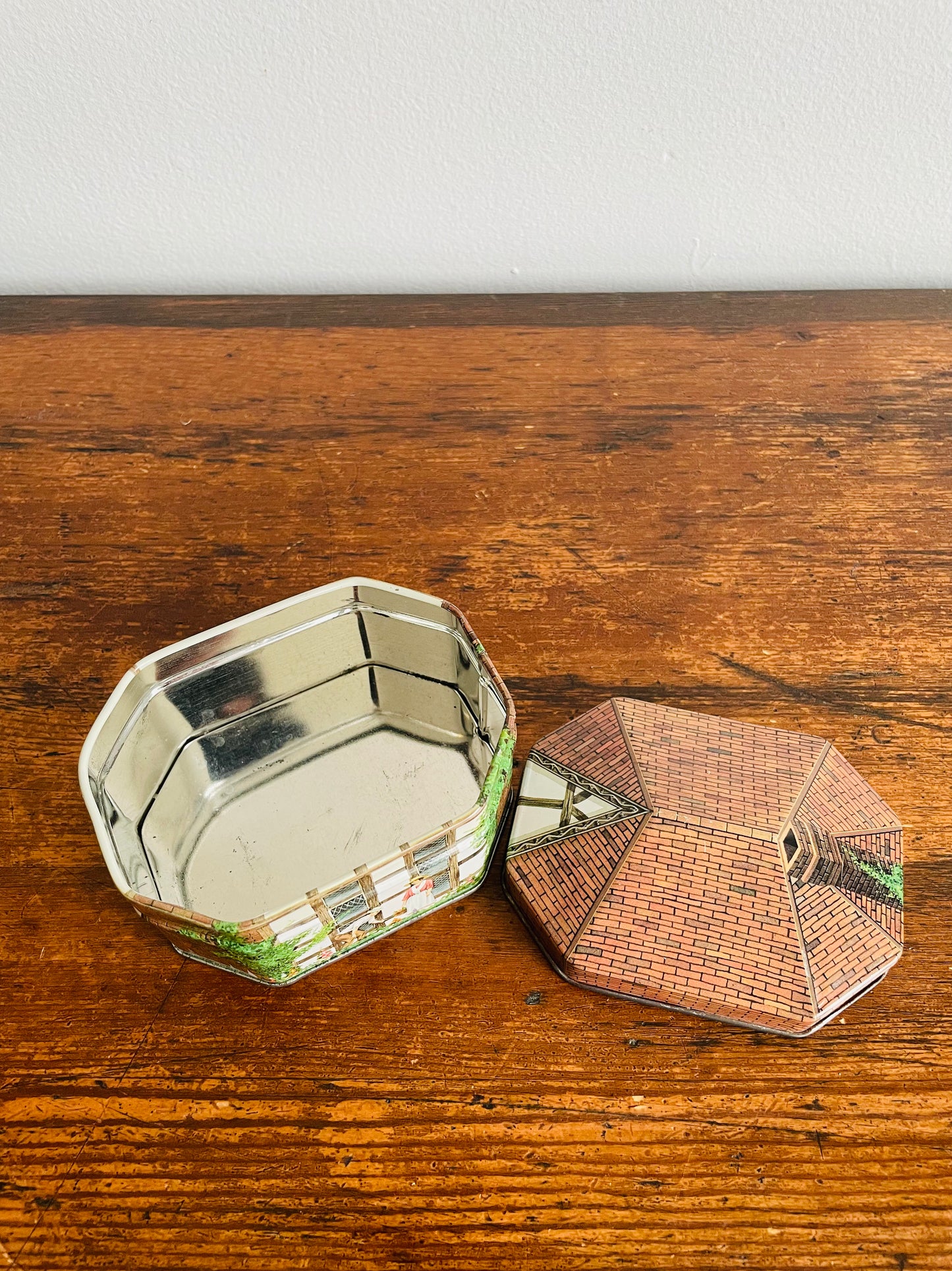 National Trust Cottage No. 4 Tin with Lid - Ian Logan Ltd. London, Illustrated by Bill Dare - 1983