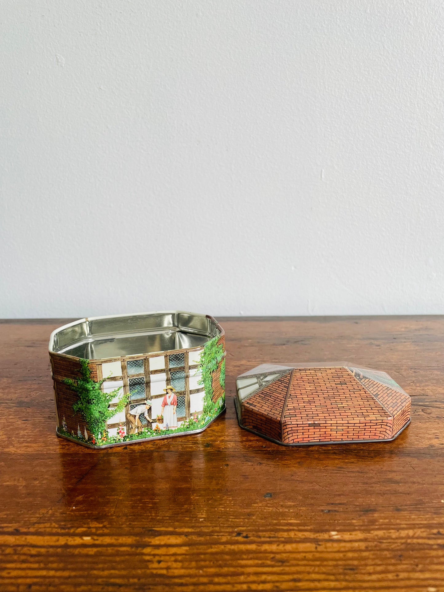 National Trust Cottage No. 4 Tin with Lid - Ian Logan Ltd. London, Illustrated by Bill Dare - 1983