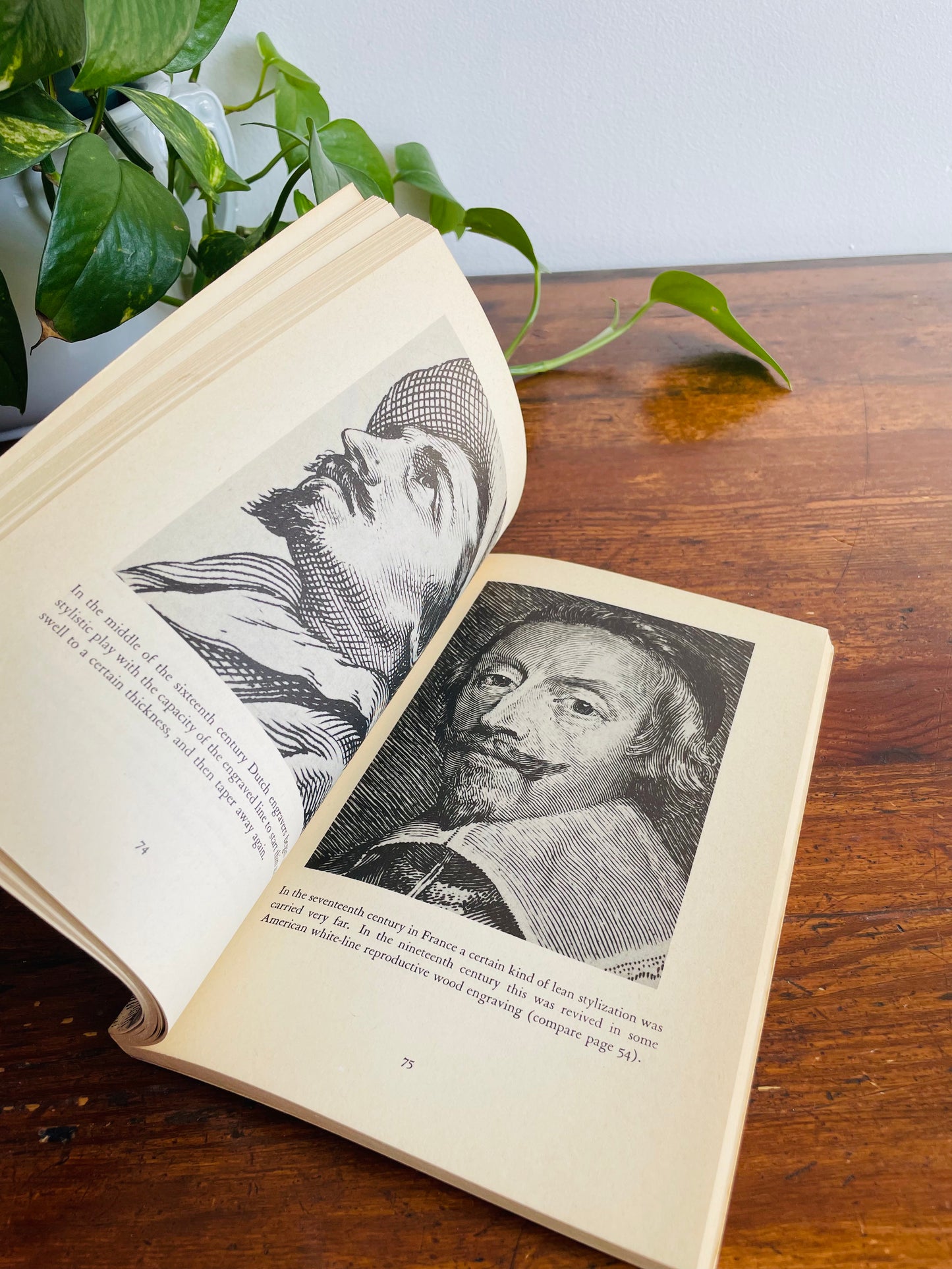 How Prints Look: Photographs with Commentary - Paperback Book (1943)