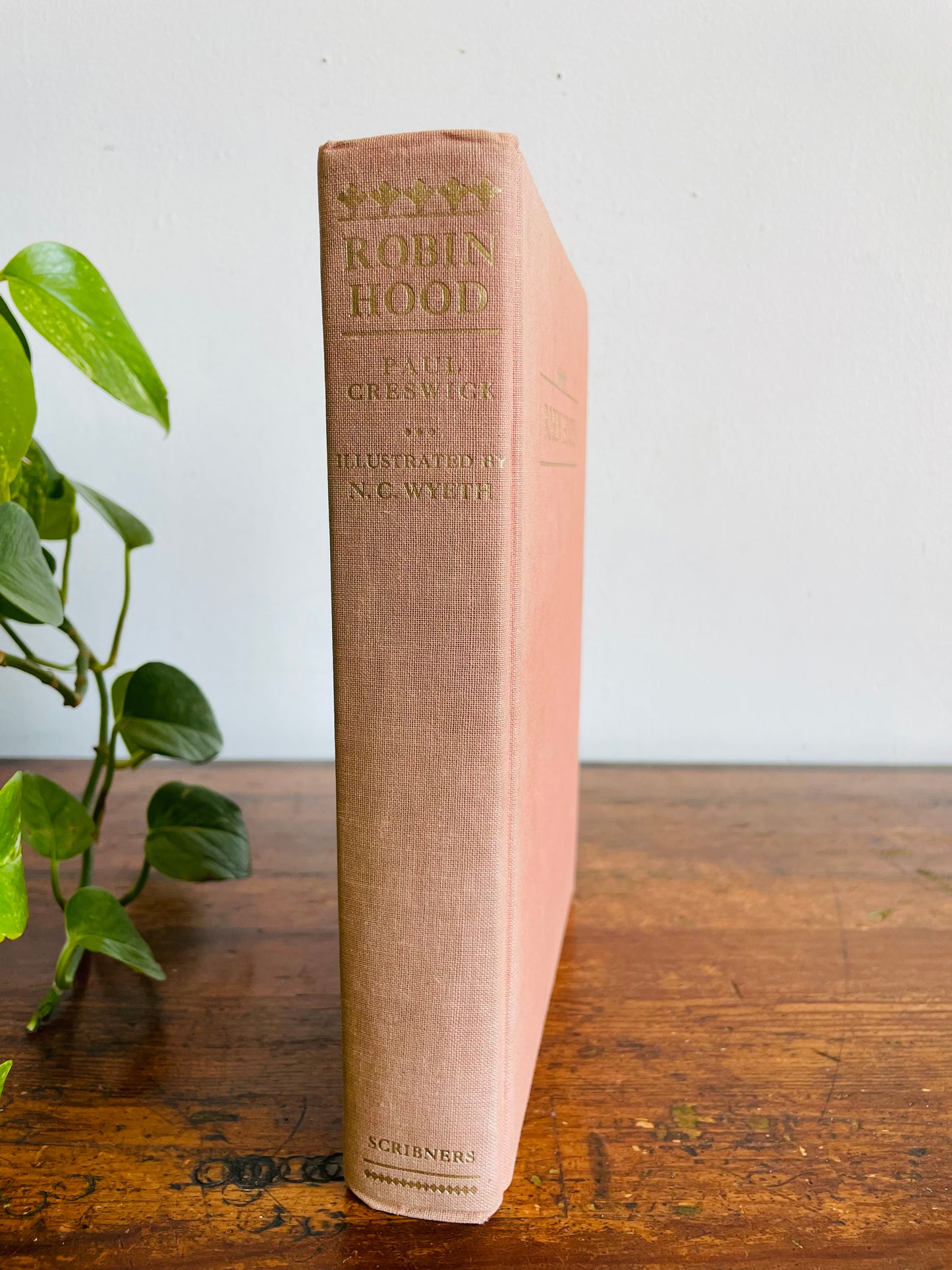 Vintage Robin Hood Hardcover Book by Paul Creswick & Illustrated by N.C. Wyeth
