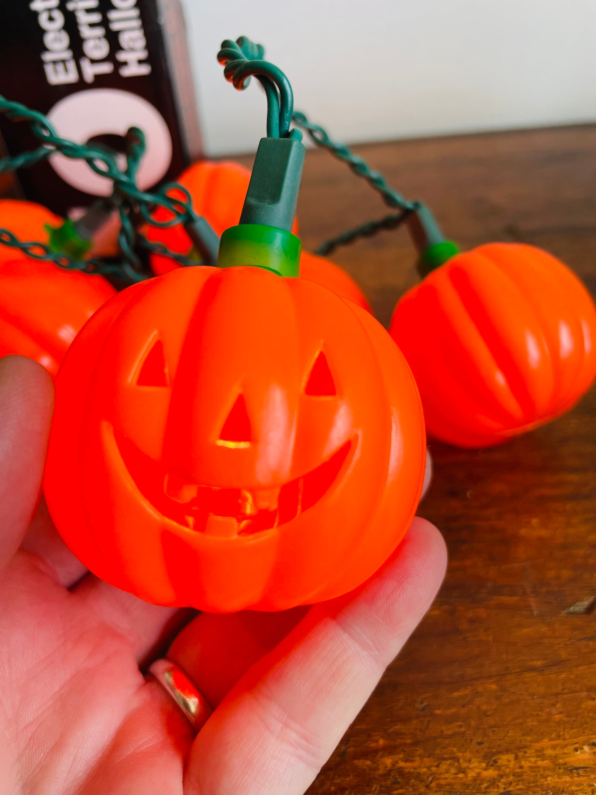 Vintage Electrified Terrified Blinking Halloween String Lights - 10 Smiling Jack-o-Lantern Pumpkins in Box - Tested / Work!