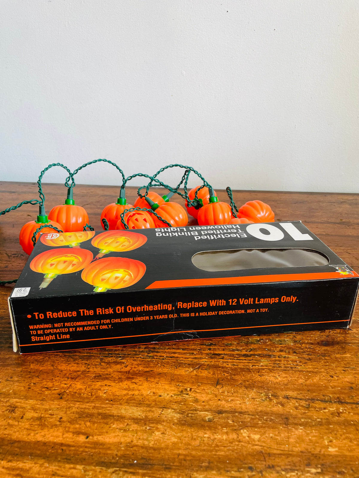 Vintage Electrified Terrified Blinking Halloween String Lights - 10 Smiling Jack-o-Lantern Pumpkins in Box - Tested / Work!