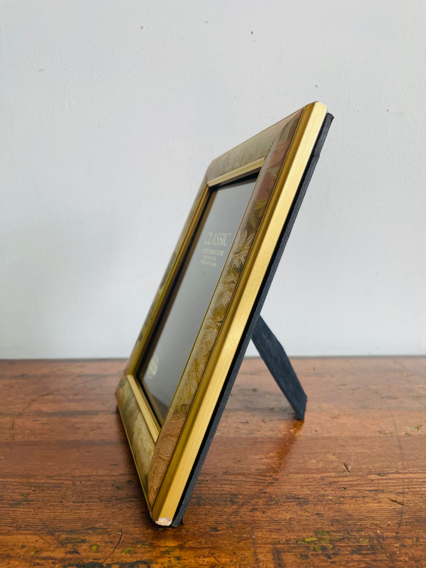Vintage Gold & Floral Picture Frame with Easel Backing - Samaco Trading Limited - Made in Canada