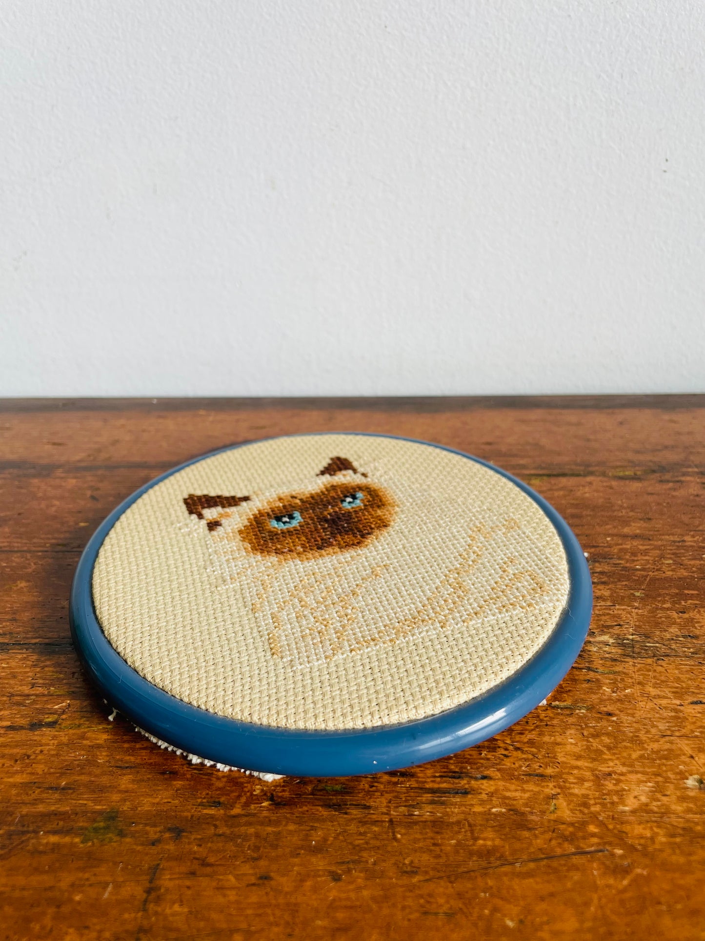 Vintage Siamese Cat Cross Stitch Embroidery Picture in Round Blue Frame